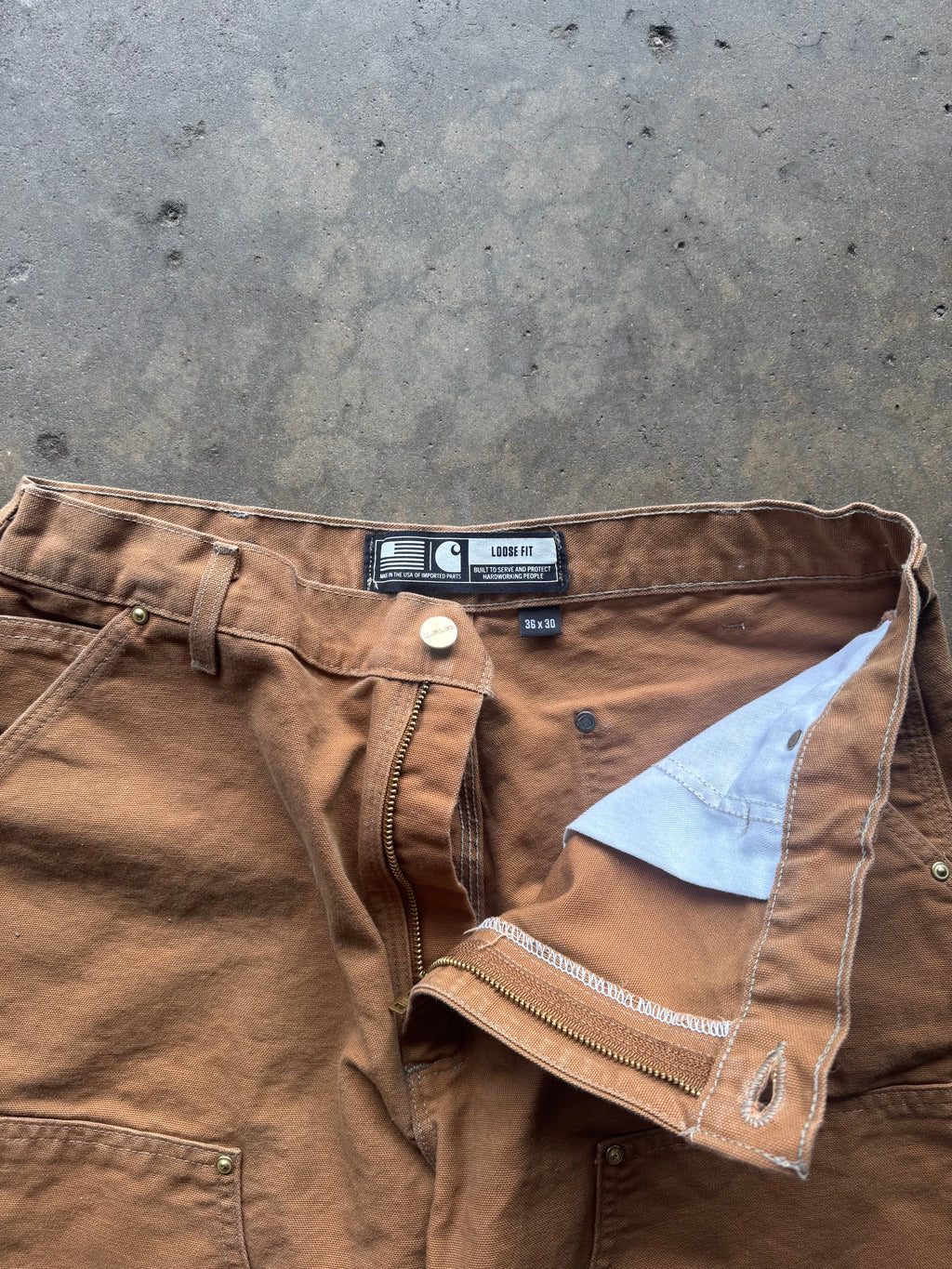 (36) 00s Carhartt Double Knee Pants