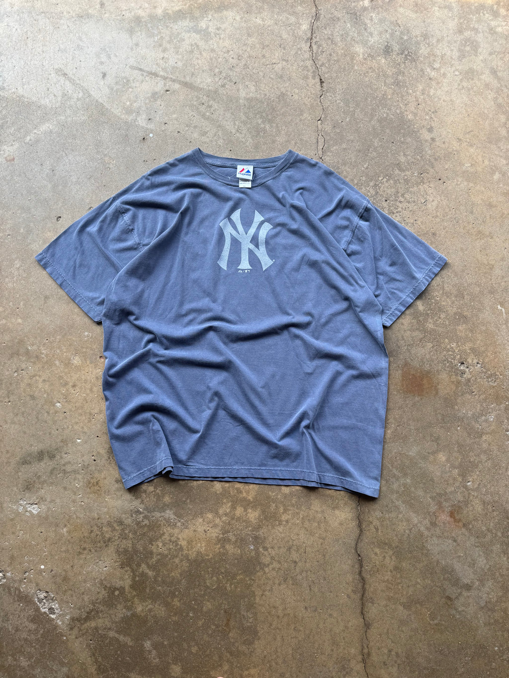 (XXL) 00s New York Yankees Faded Logo Tee