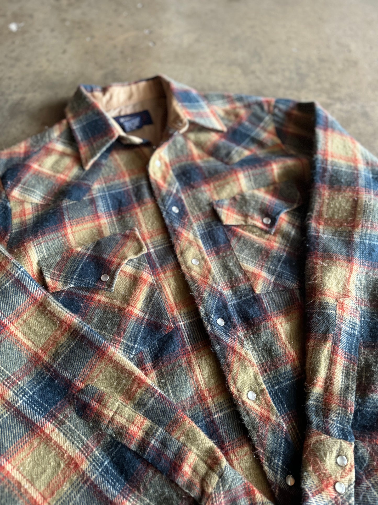 L - Vintage Williams Bay Faded Flannel