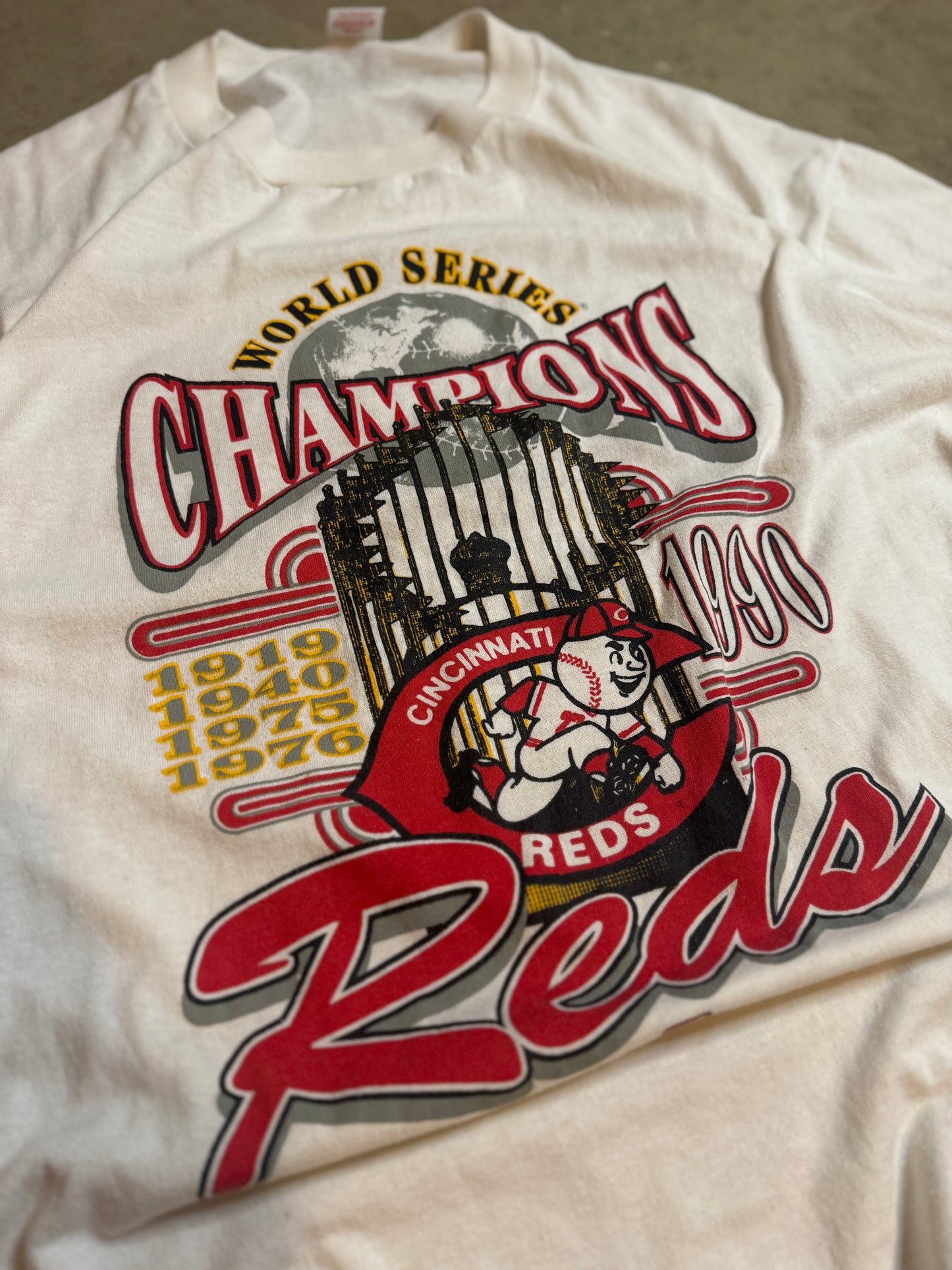 XL - Vintage Cincinnati Reds World Series Champs tee