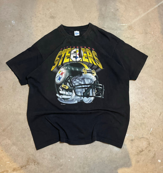 XL-90s Pittsburg Steelers vintage Helmet tee