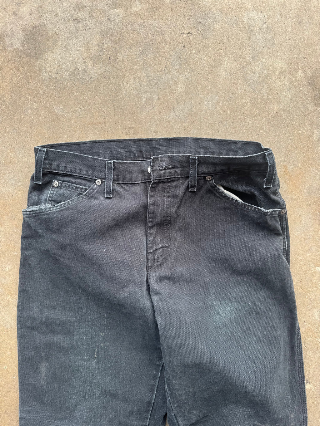 (32) 00s Faded Black Dickies Carpenter Pants