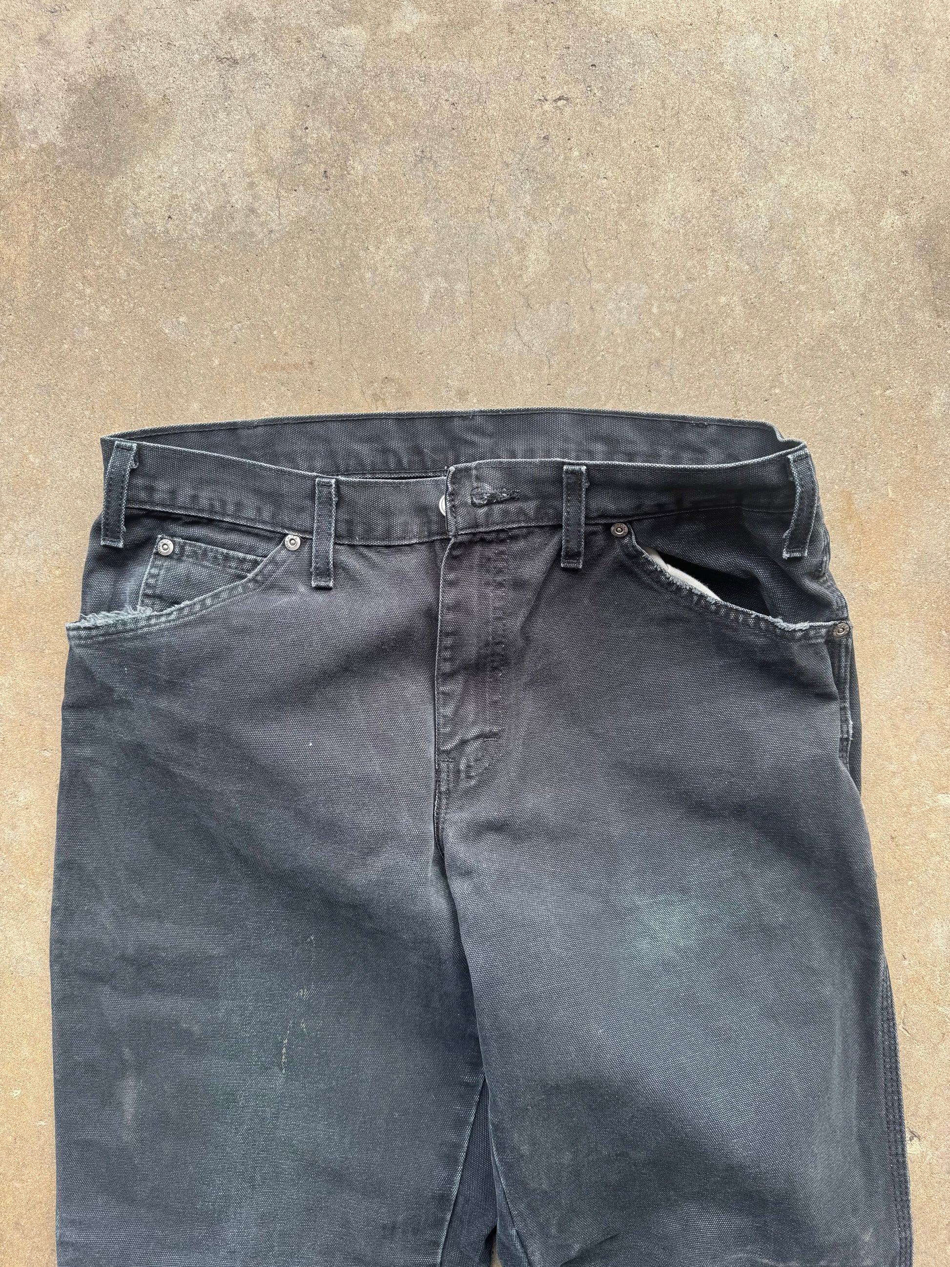 (32) 00s Faded Black Dickies Carpenter Pants