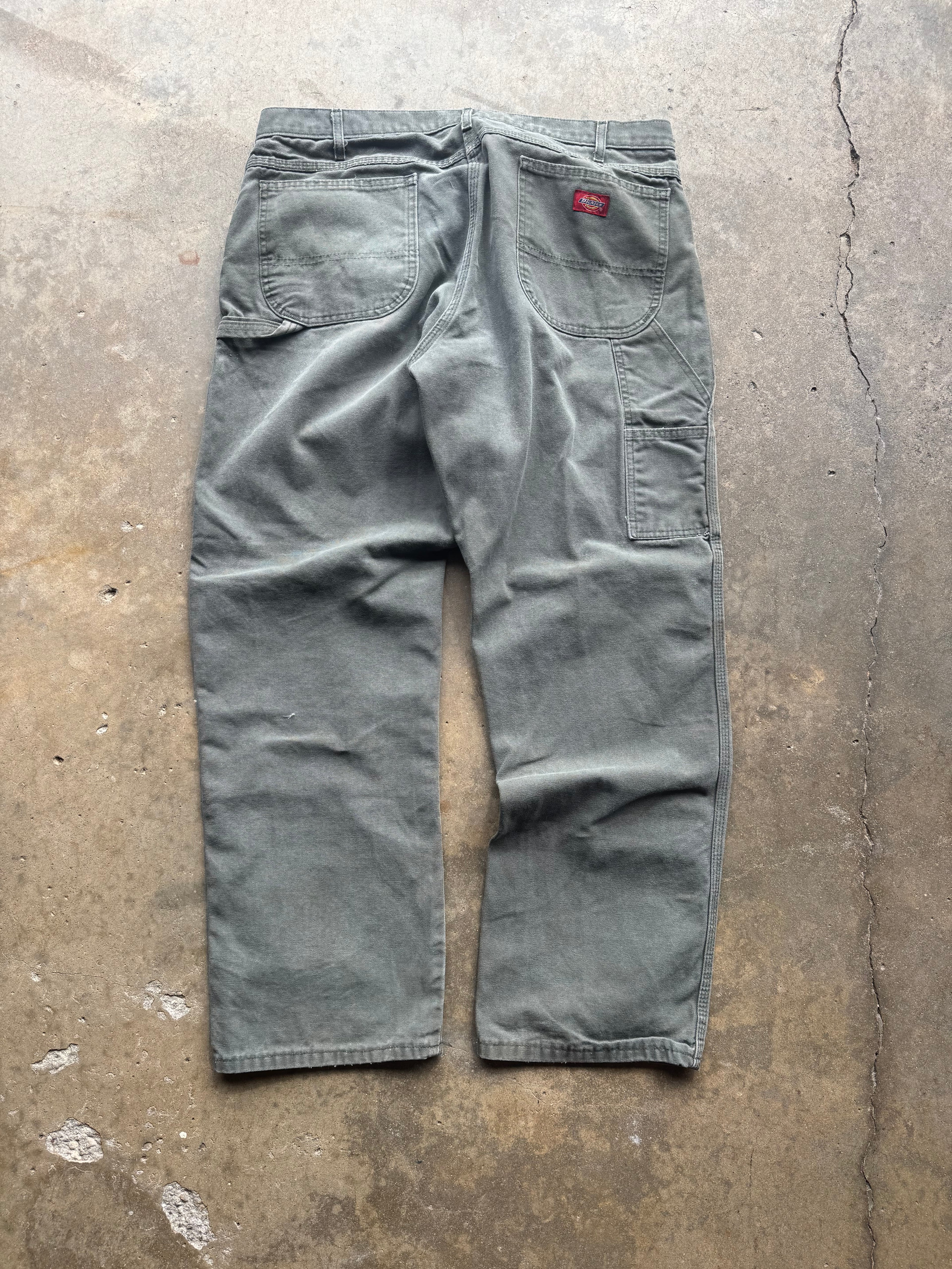 (36) 00s Faded Olive Dickies Carpenter Pants