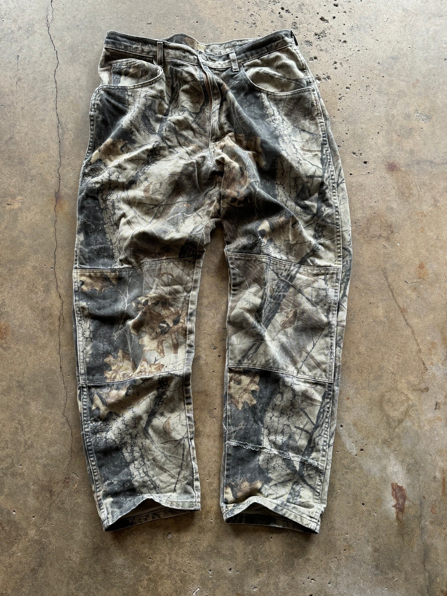 36 - Faded Vintage Camo Wrangler Pants