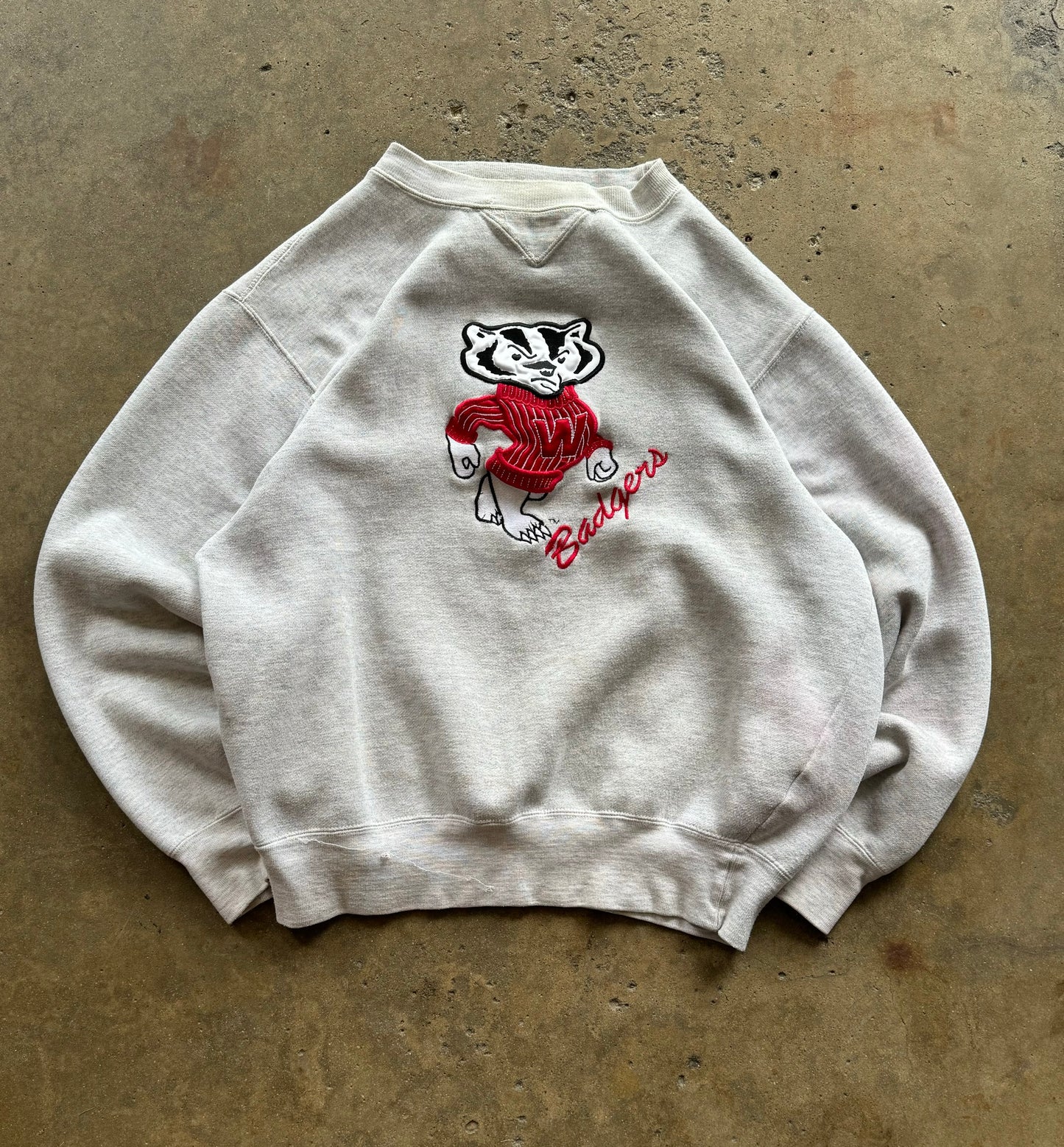 L - Vintage Wisconsin Badgers Embroidered Crewneck