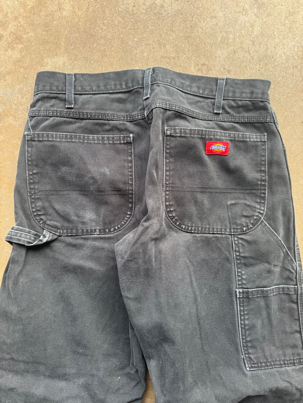 (32) 00s Faded Black Dickies Carpenter Pants