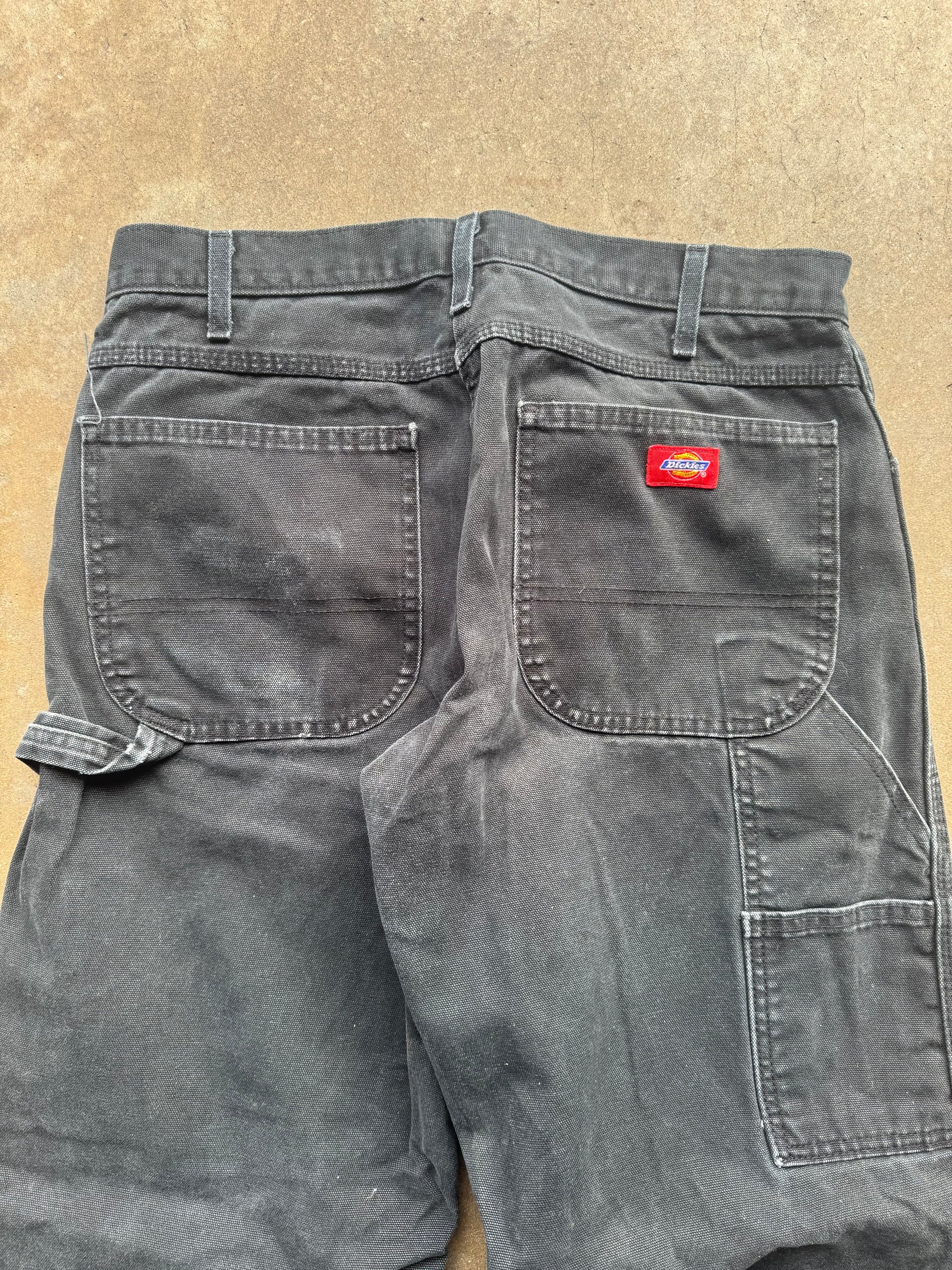 (32) 00s Faded Black Dickies Carpenter Pants