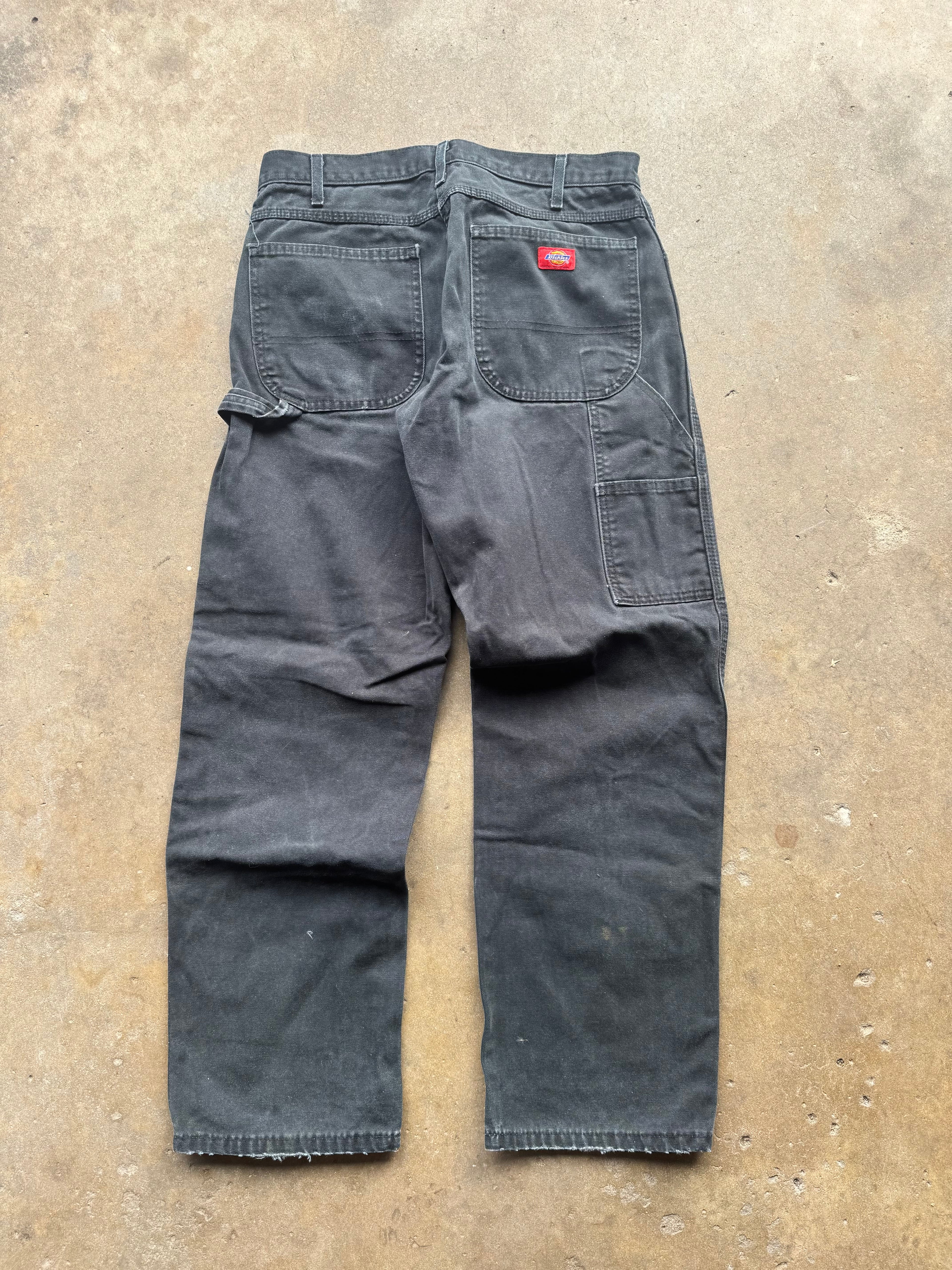 (32) 00s Faded Black Dickies Carpenter Pants
