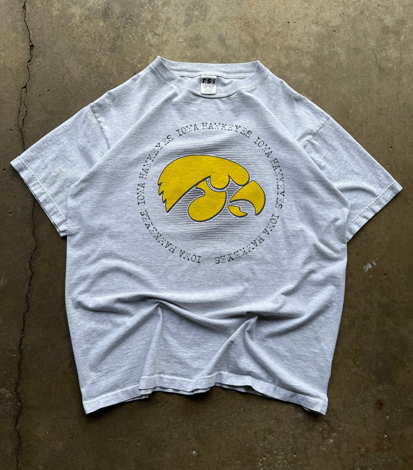 XL - Vintage University of Iowa Hawkeyes Tee