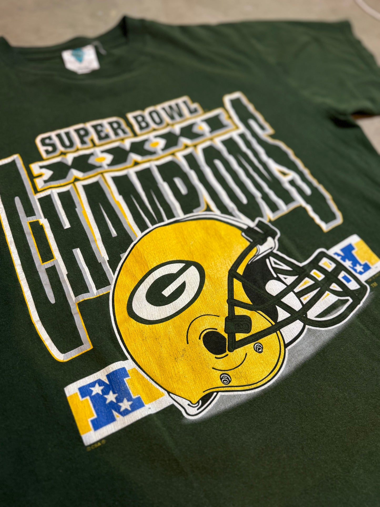 L-90s Green Bay Packers Super Bowl Champs Vintage Tee