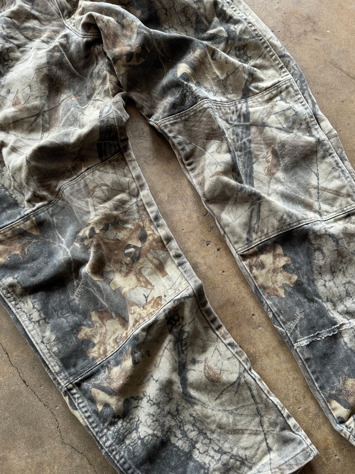 36 - Faded Vintage Camo Wrangler Pants