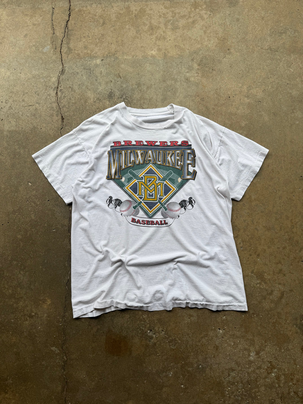 (XL) 90s MIlwaukee Brewers Thrashed Graphic Tee