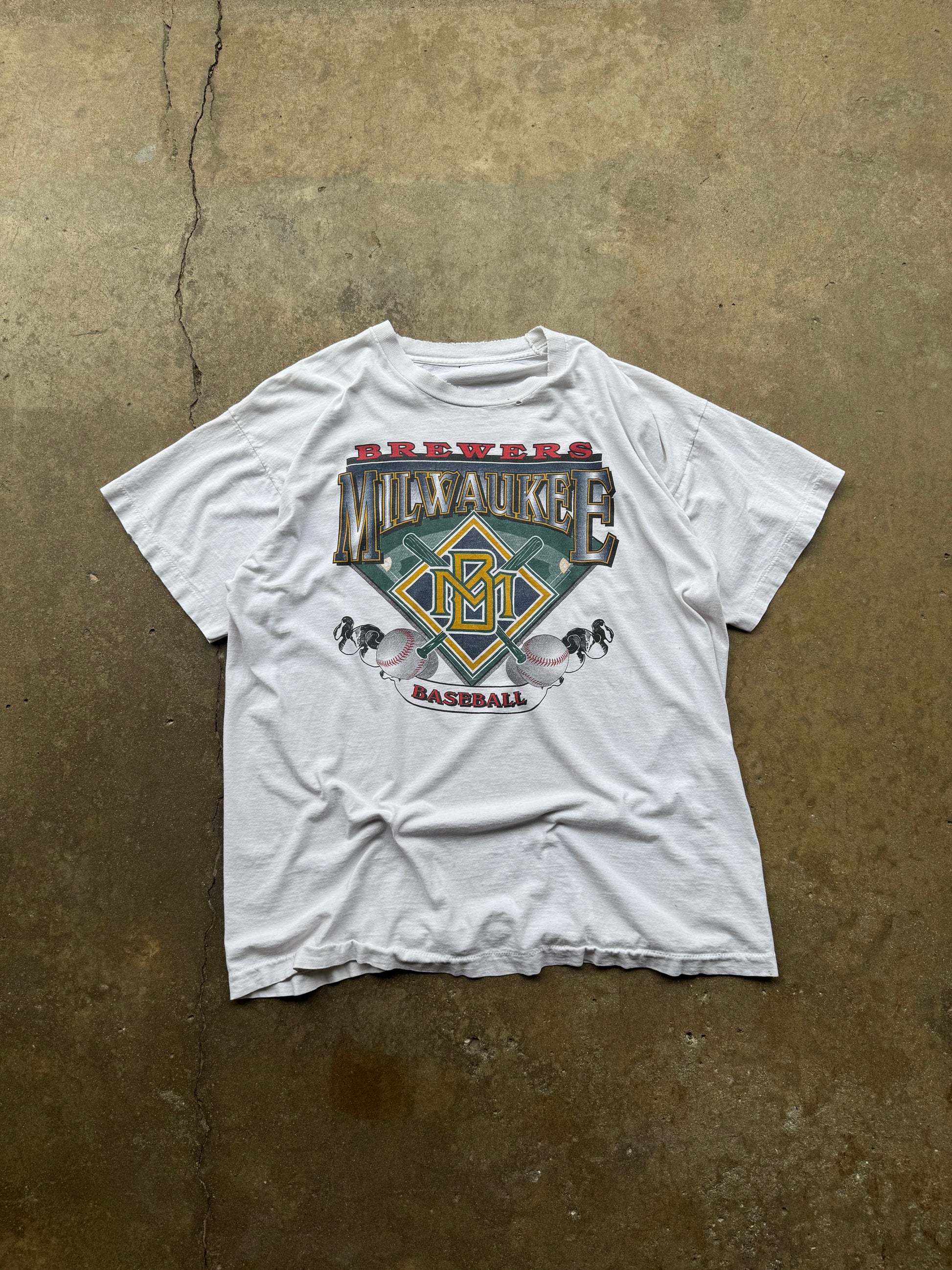 (XL) 90s MIlwaukee Brewers Thrashed Graphic Tee