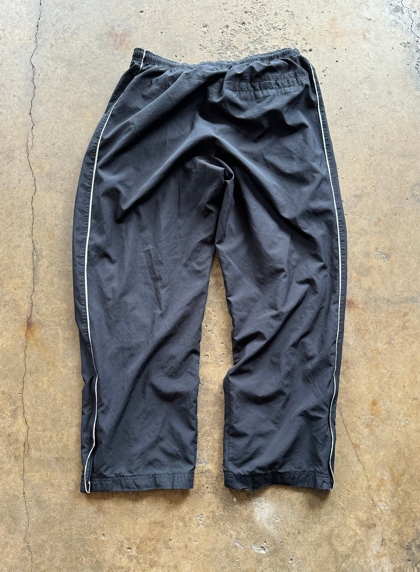 XL - Vintage Back Nike paracute Pants