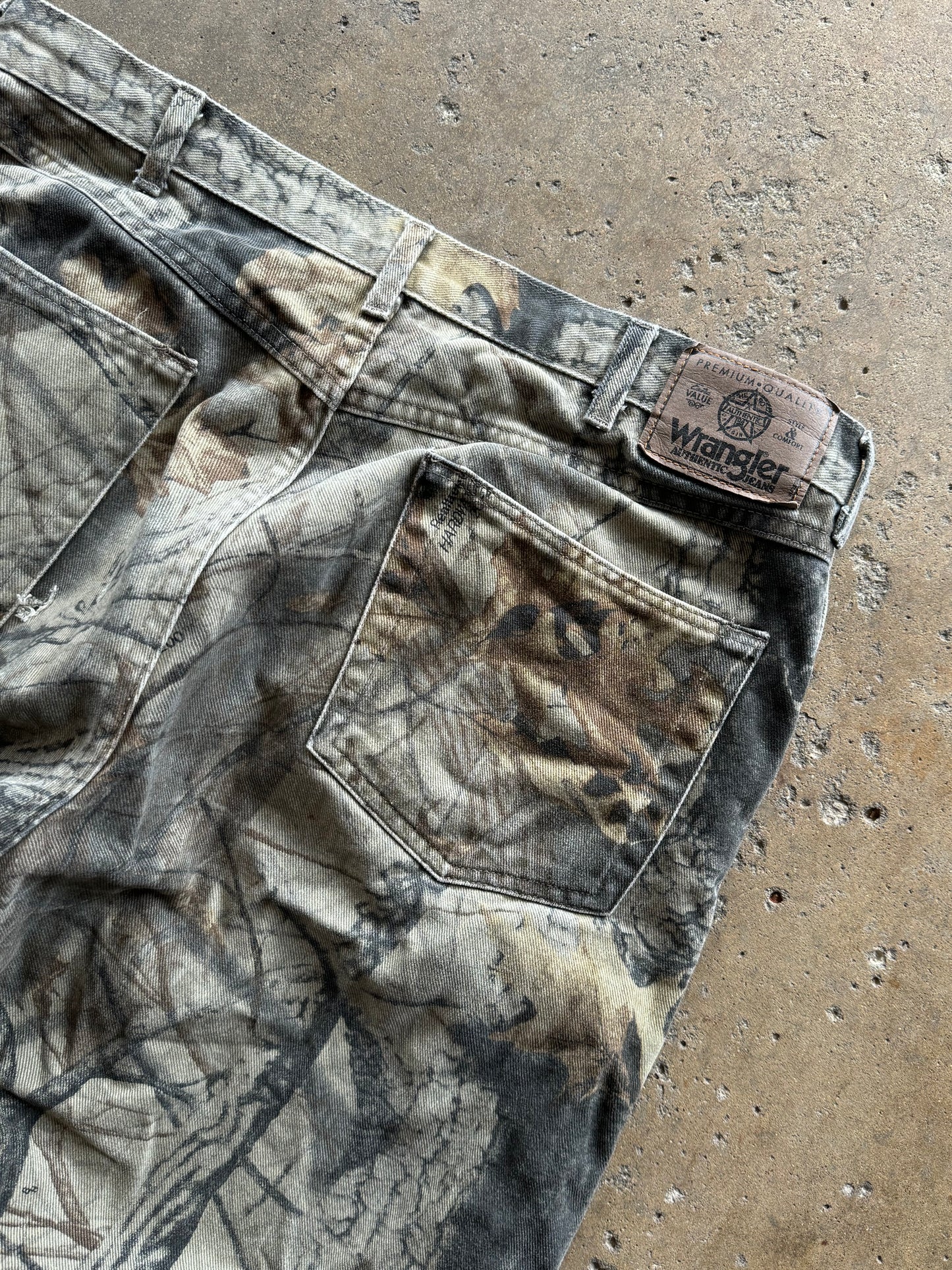 36 - Faded Vintage Camo Wrangler Pants