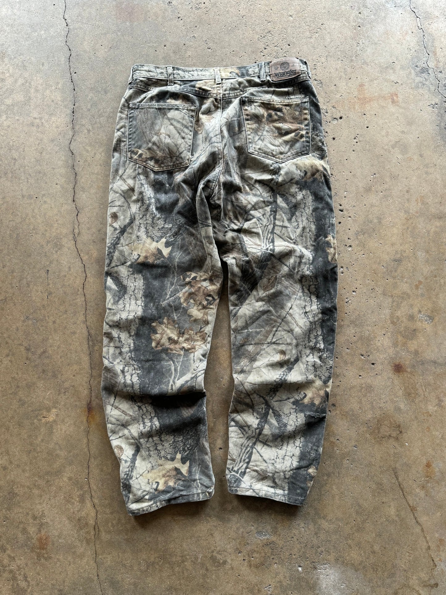 36 - Faded Vintage Camo Wrangler Pants