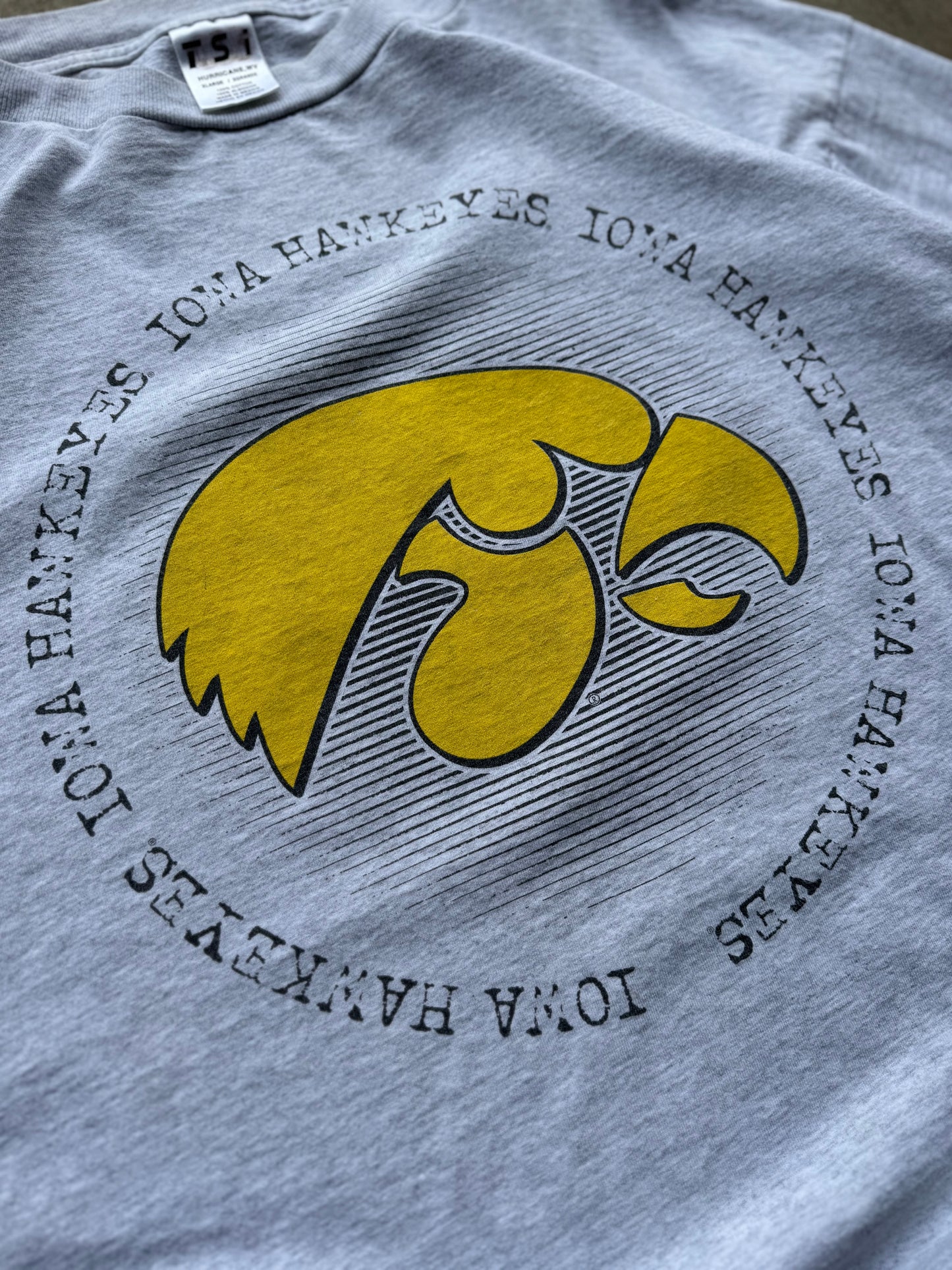 XL - Vintage University of Iowa Hawkeyes Tee