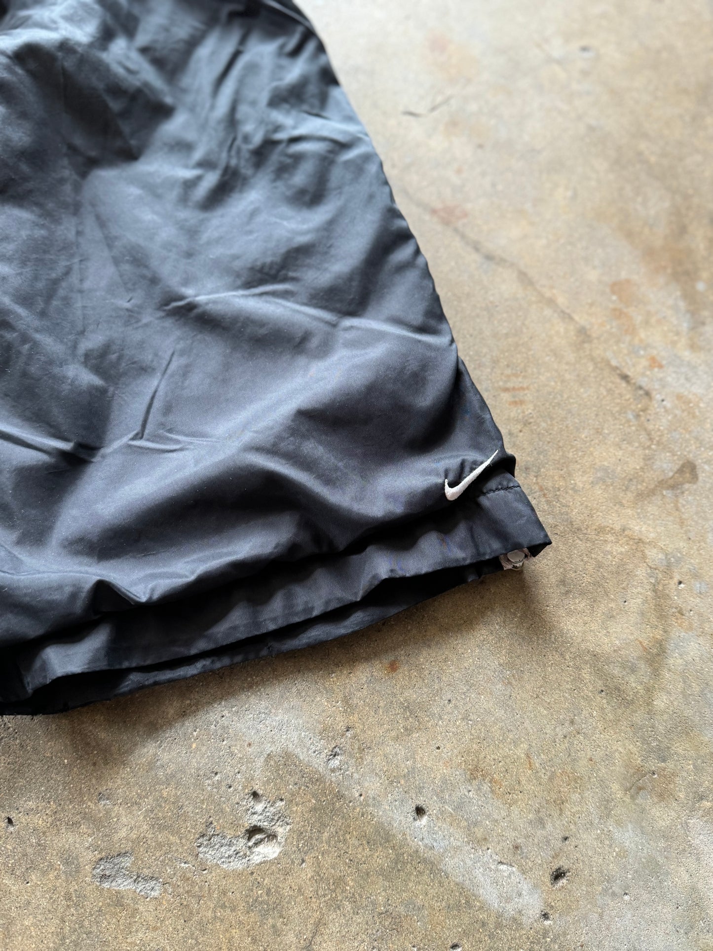 M - Vintage Black Nike Parachute Pants