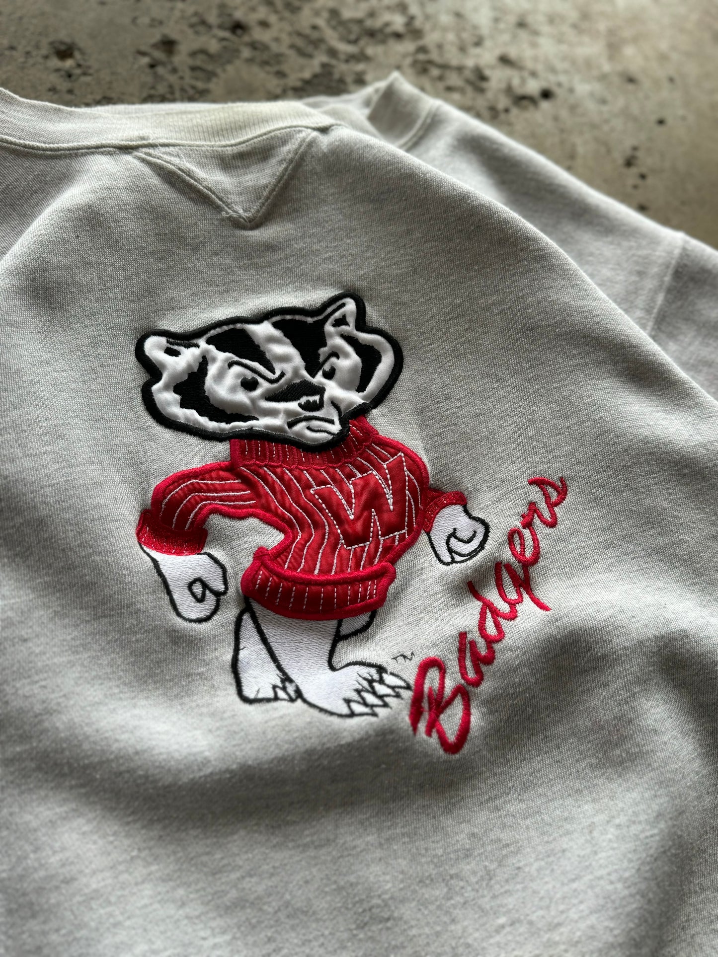 L - Vintage Wisconsin Badgers Embroidered Crewneck