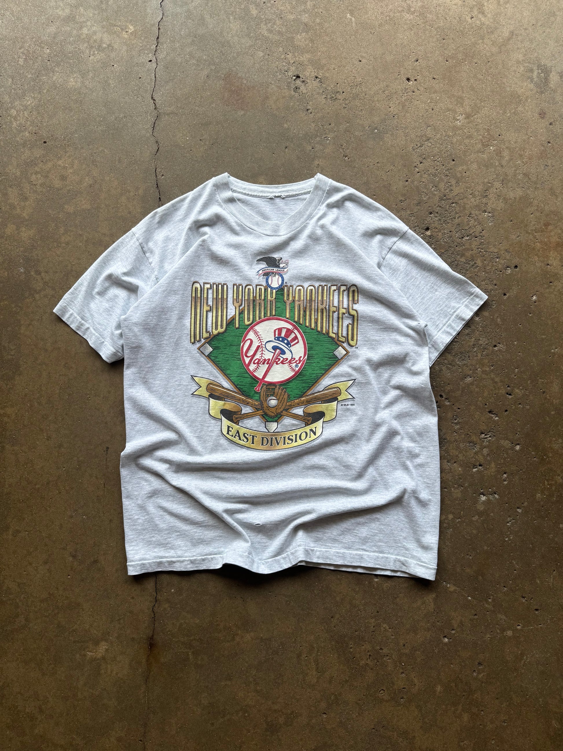 (XL) 90s New York Yankees Graphic Tee