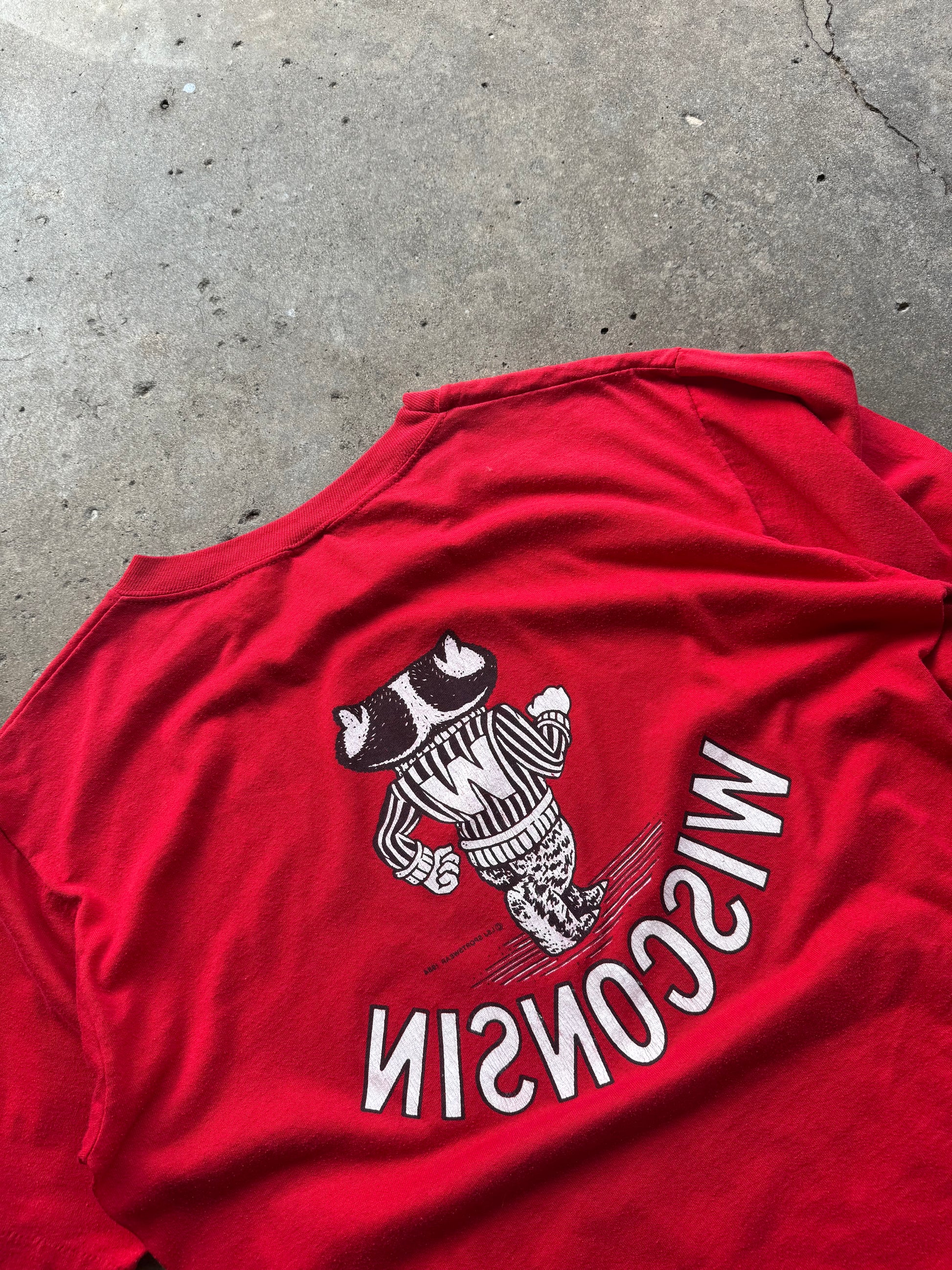 (L) 80s Wisconsin badgers Graphic Tee
