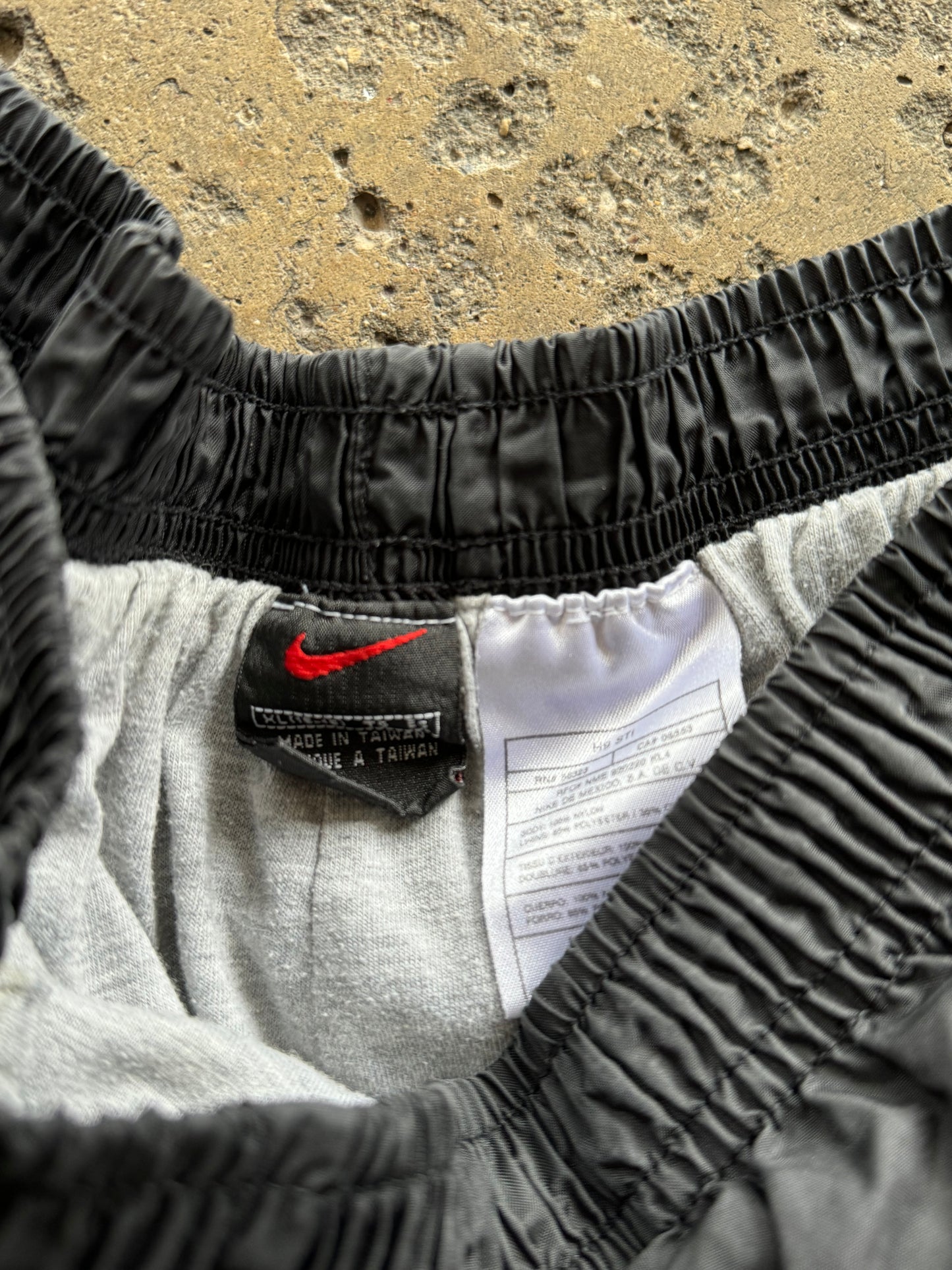 M - Vintage Black Nike Parachute Pants