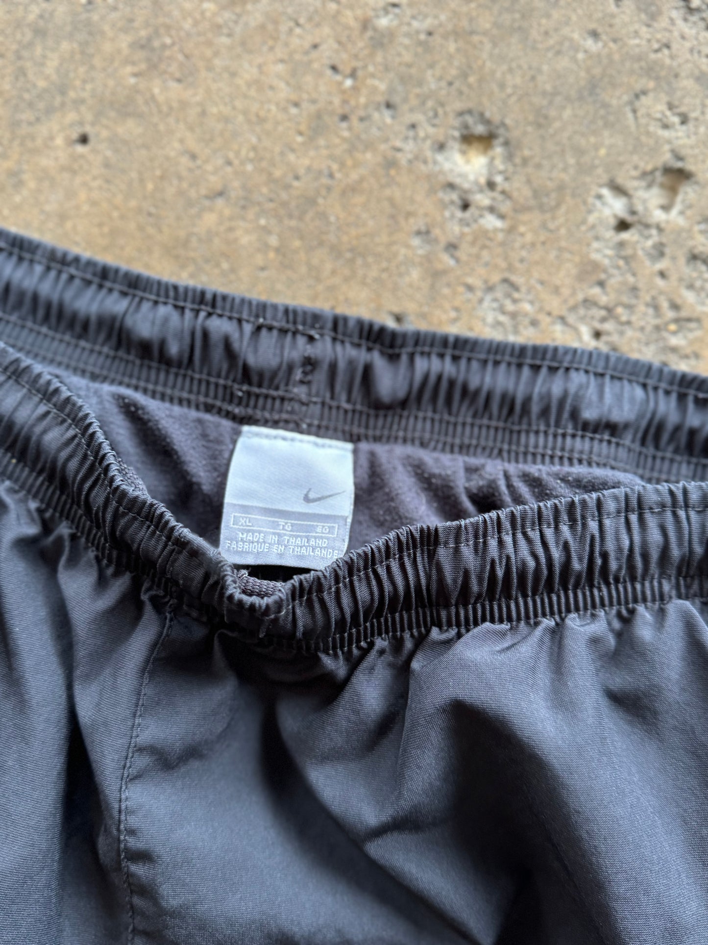 XL - Vintage Back Nike paracute Pants