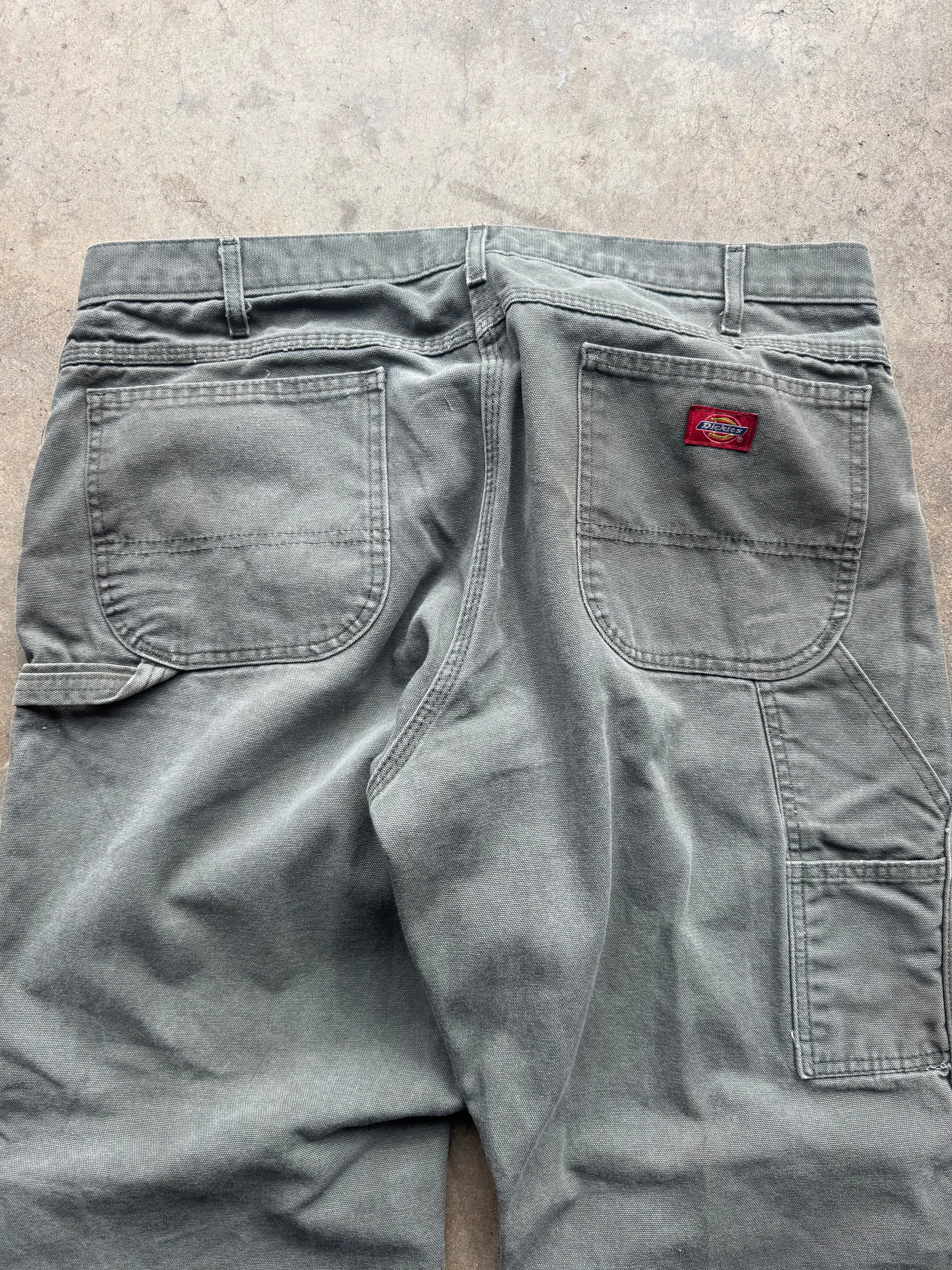 (36) 00s Faded Olive Dickies Carpenter Pants
