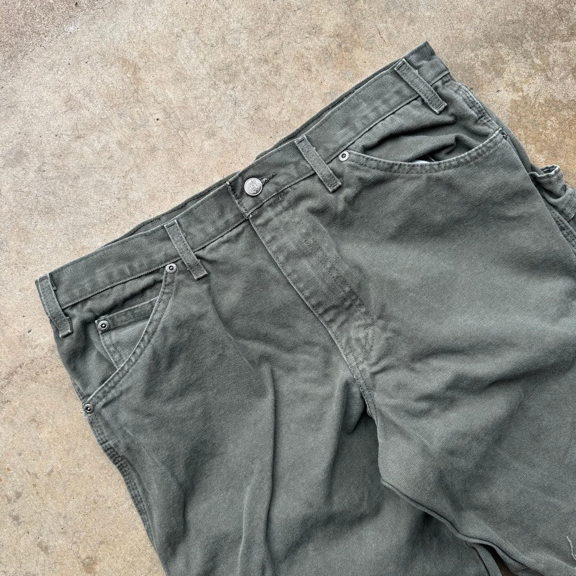 (34') 00s Olive Dickies Carpenter Jorts