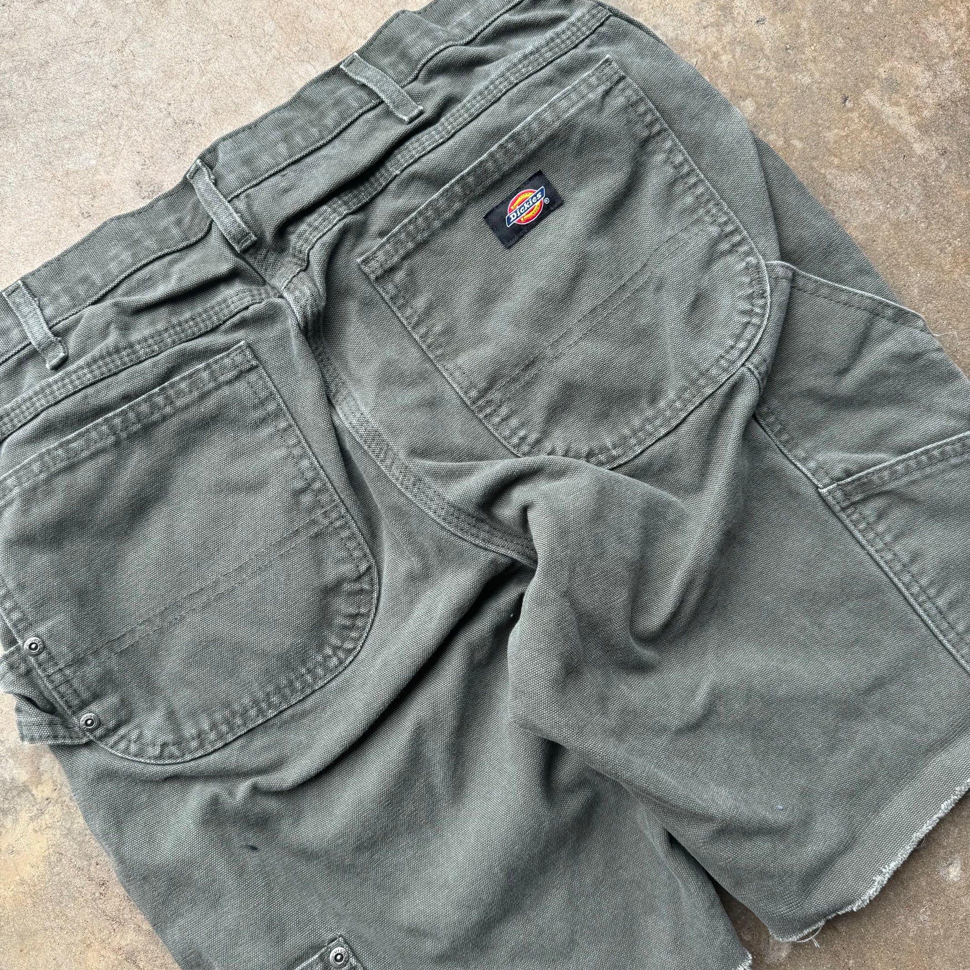 (34') 00s Olive Dickies Carpenter Jorts