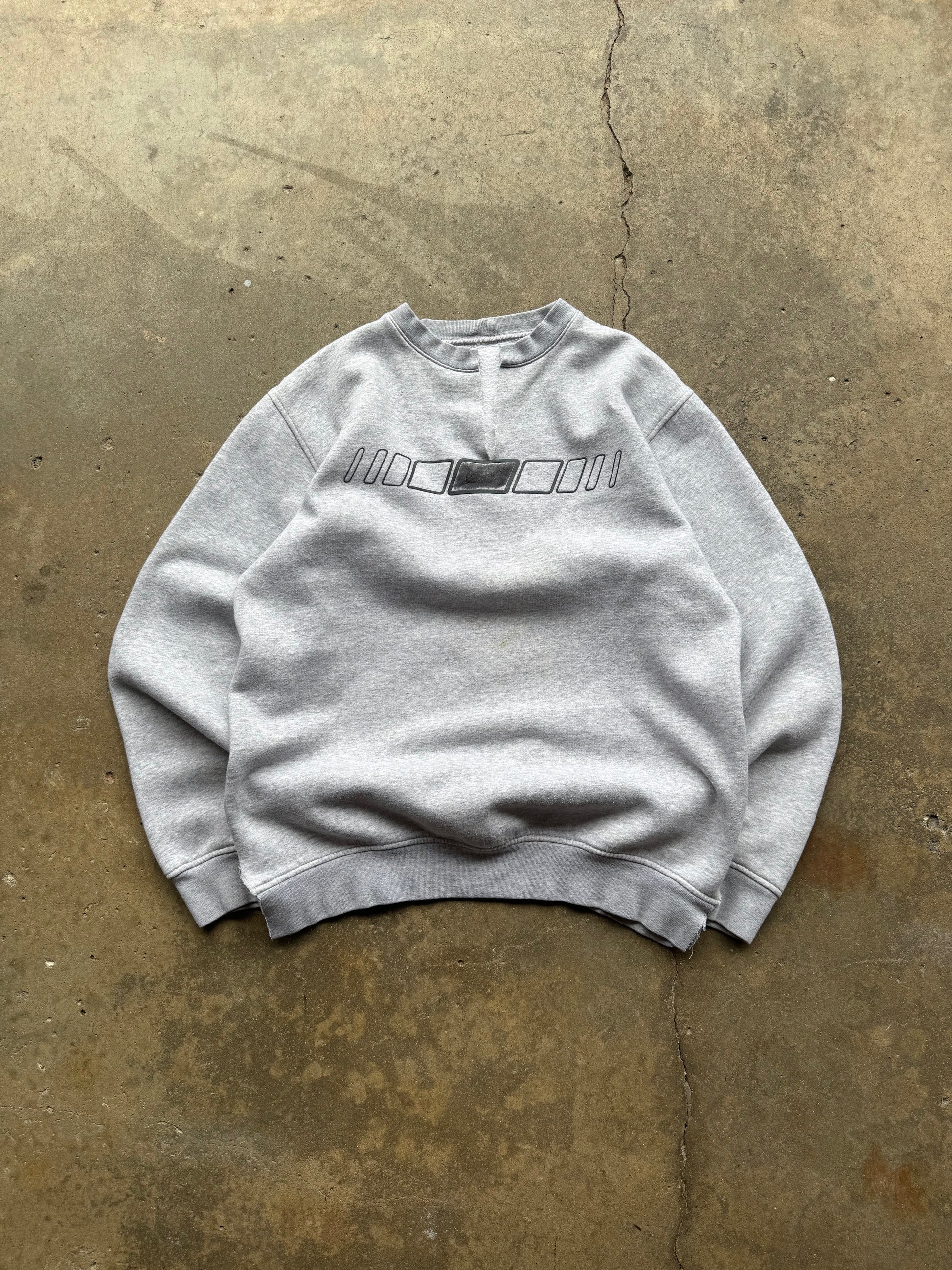 (M) 00s Thrashed Nike Crewneck