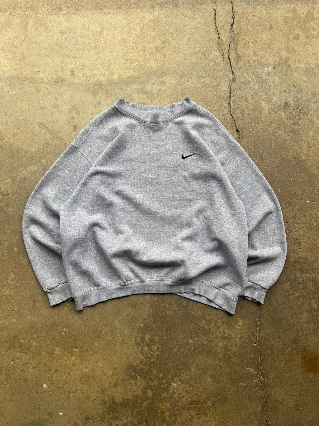 (L) 90s Nike Thrashed Logo Crewneck