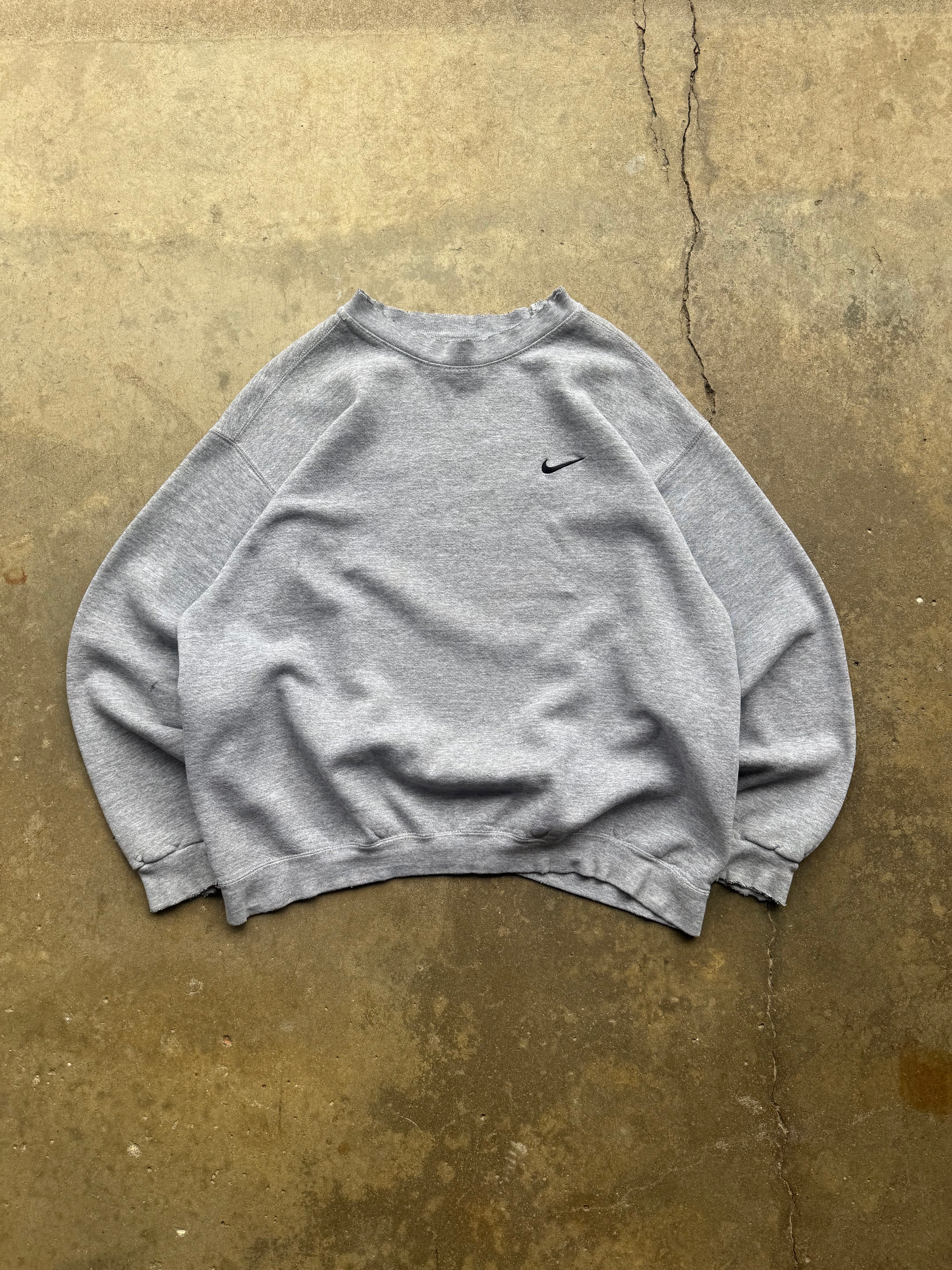 (L) 90s Nike Thrashed Logo Crewneck