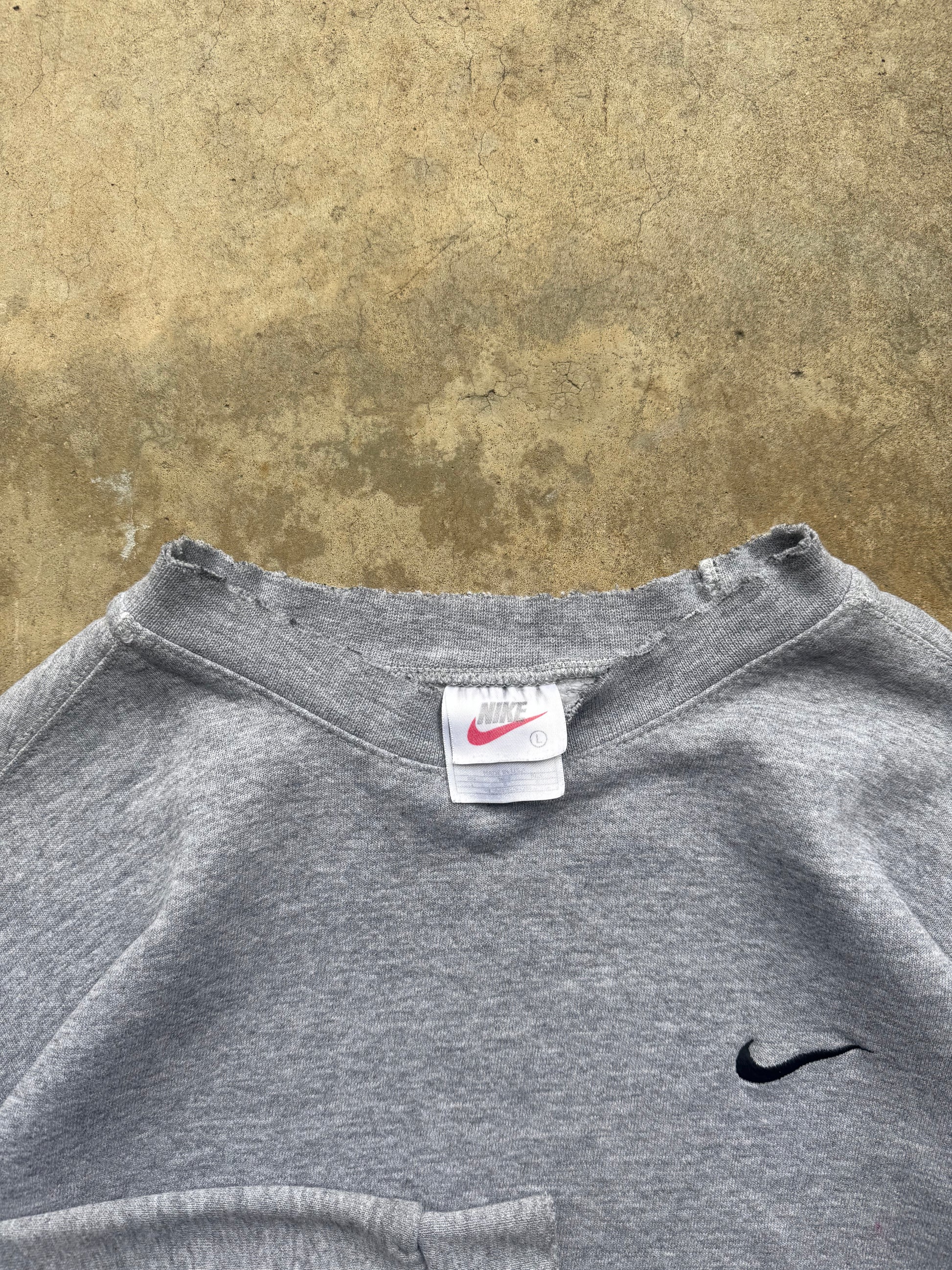 (L) 90s Nike Thrashed Logo Crewneck