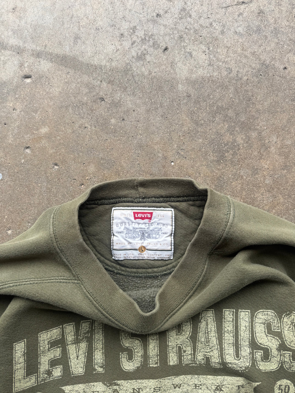 (L) 90s Olive Levi Logo crewneck