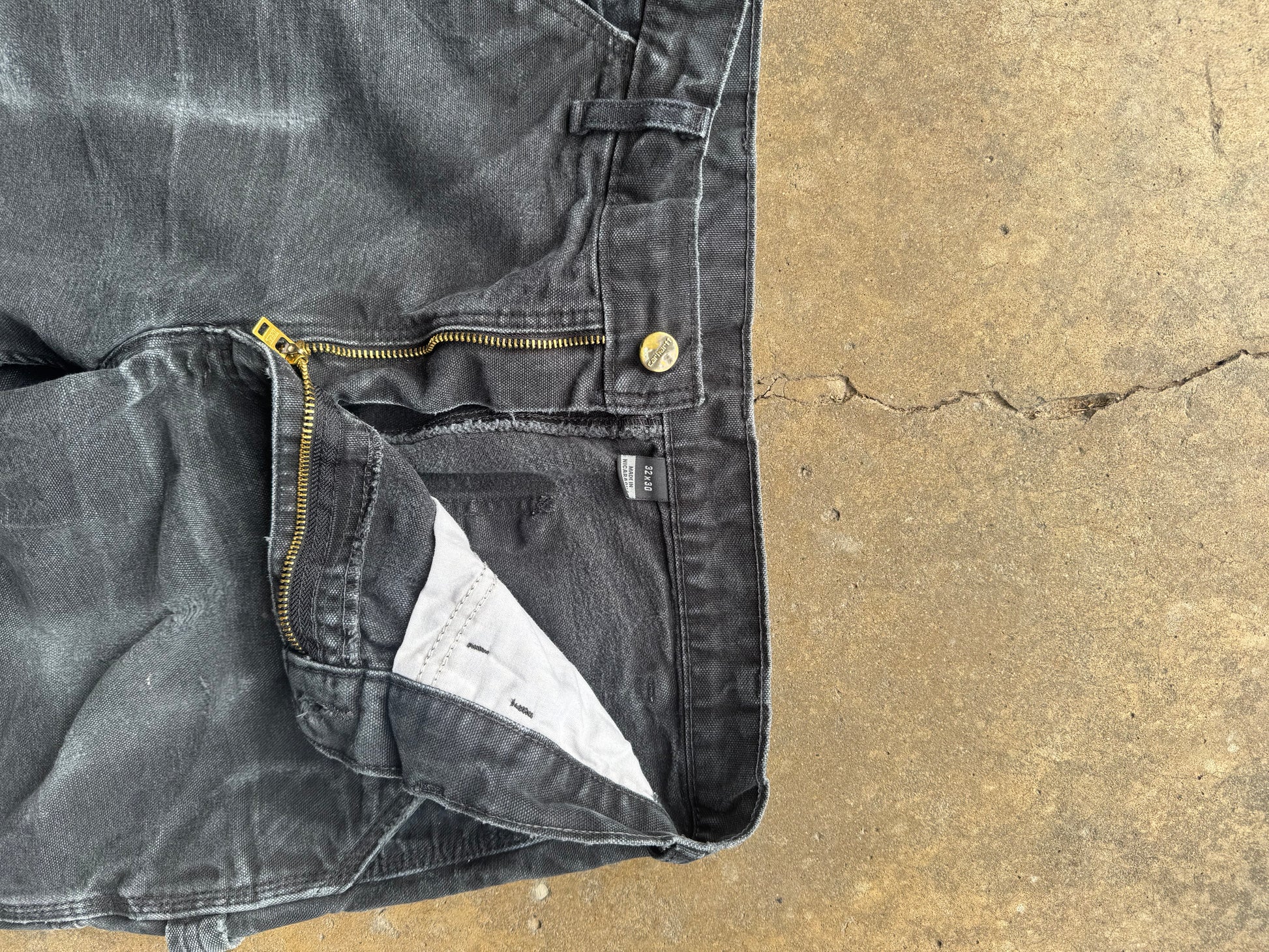 (32) 00s Faded Black Carhartt Carpenter Pants
