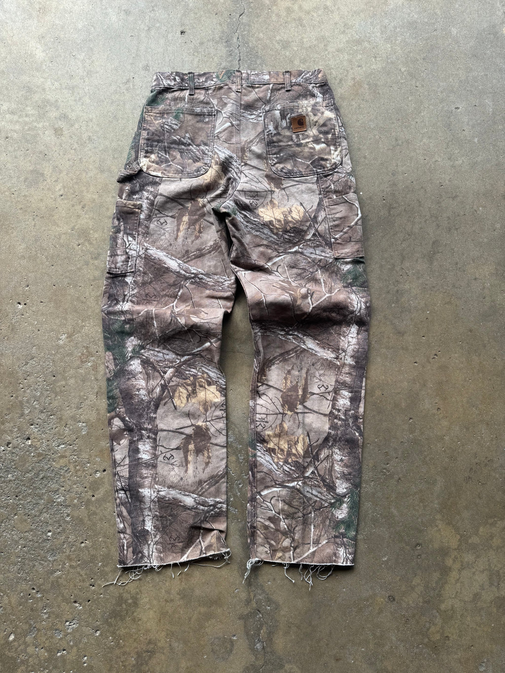 (34) 00s Camo Carhartt Carpenter Pants