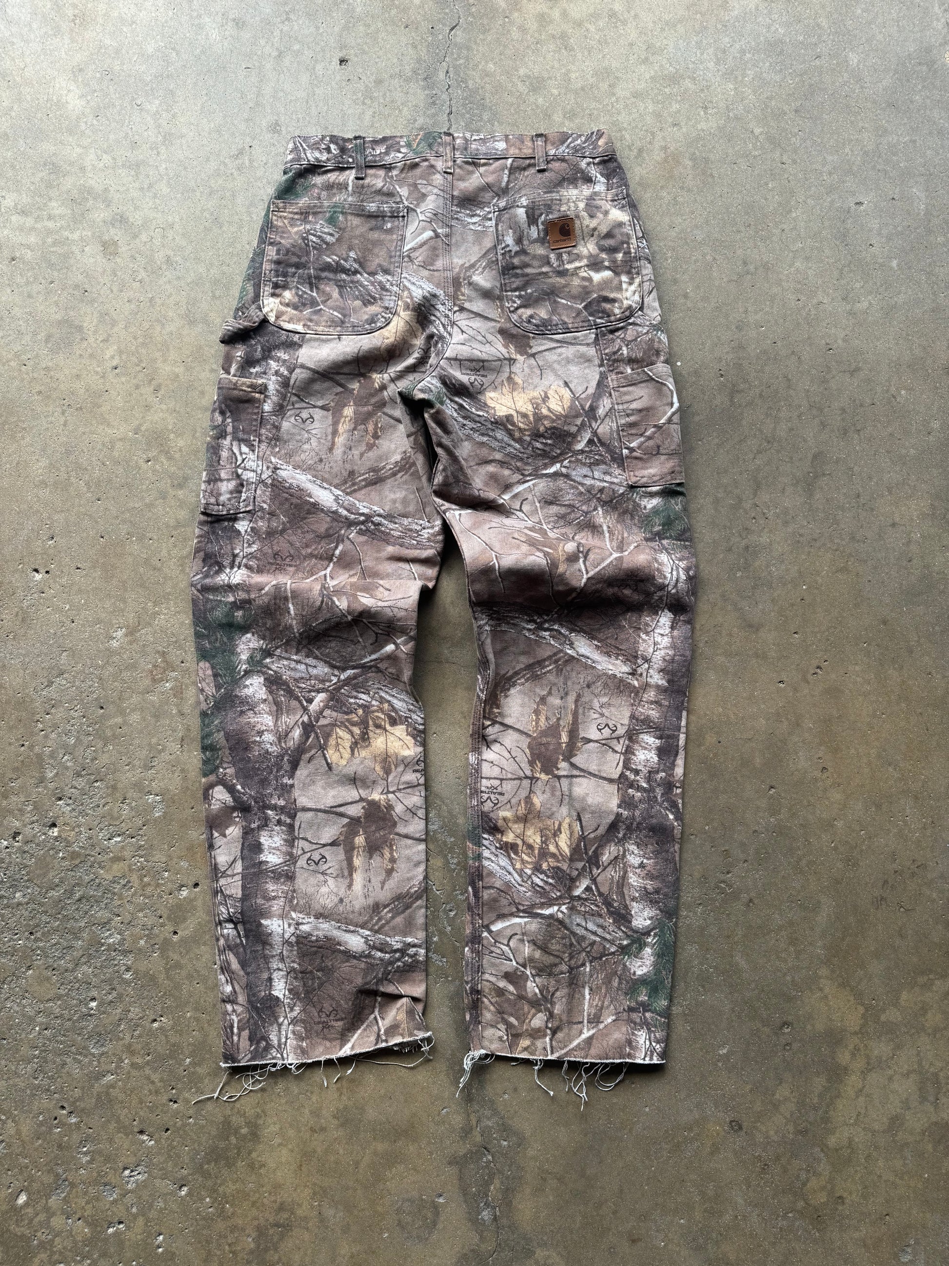 (34) 00s Camo Carhartt Carpenter Pants