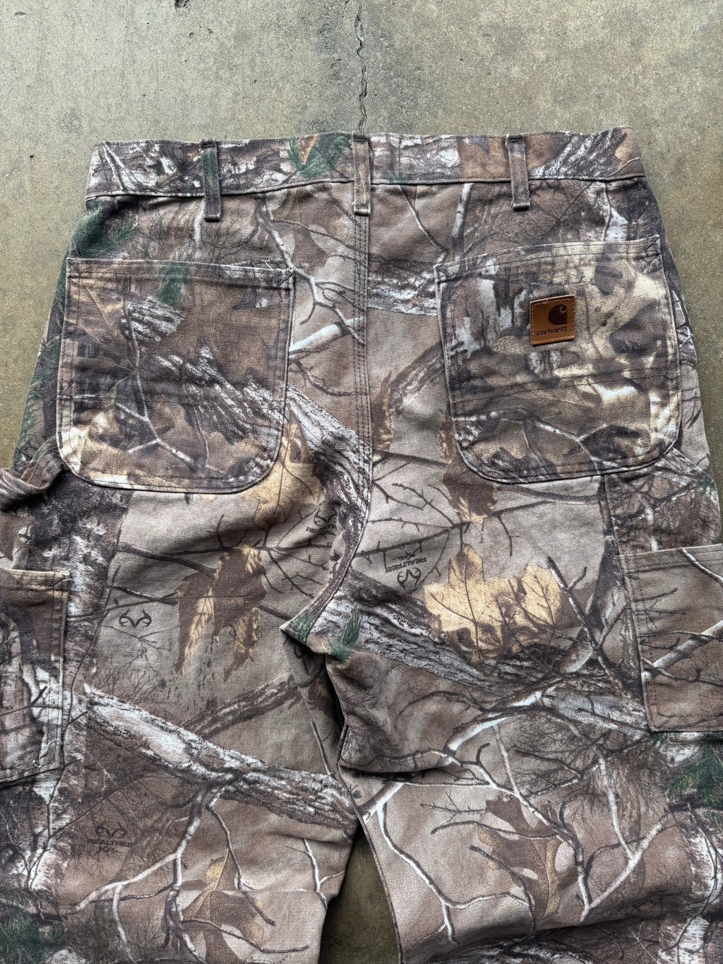 (34) 00s Camo Carhartt Carpenter Pants
