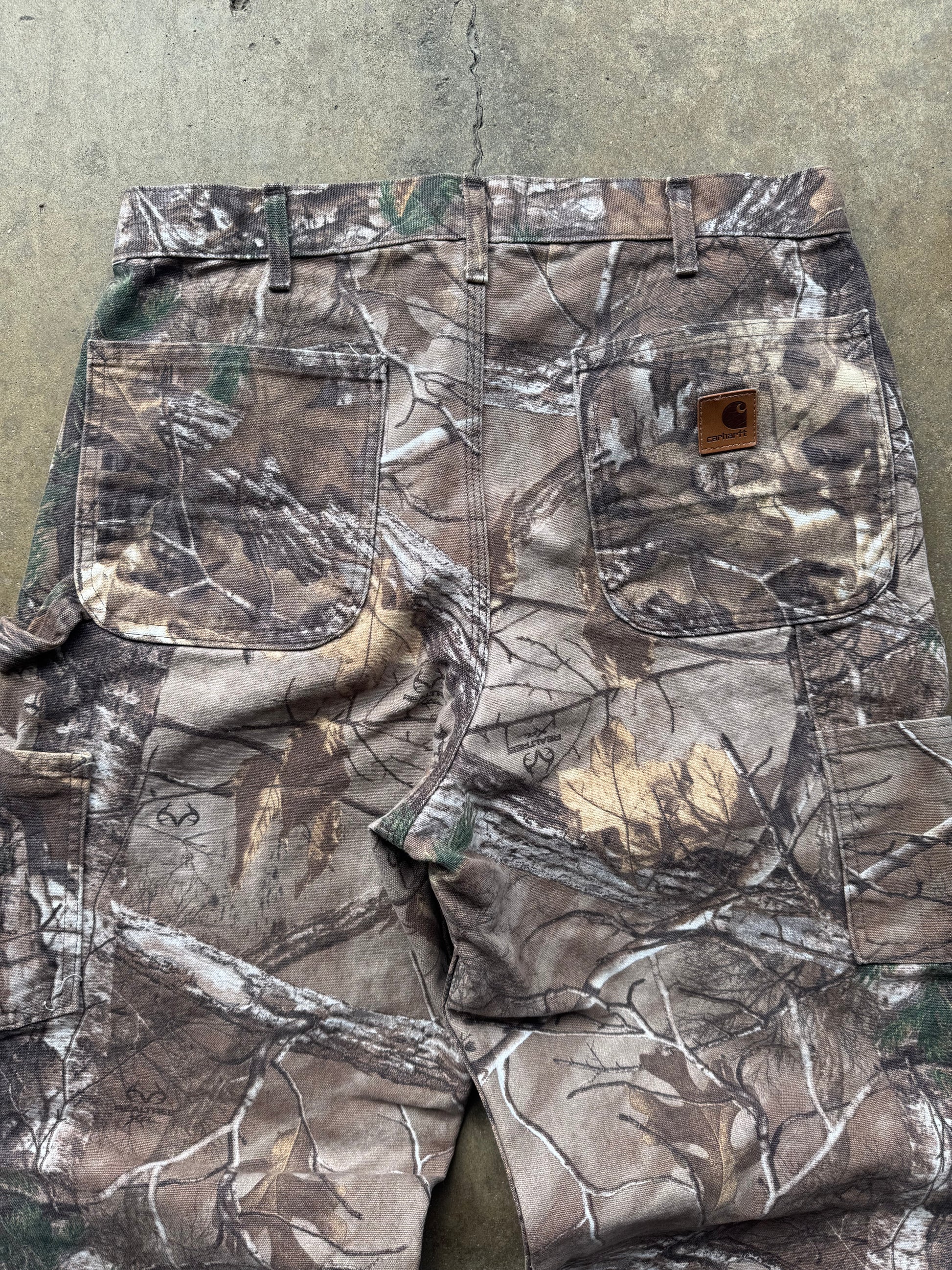 (34) 00s Camo Carhartt Carpenter Pants