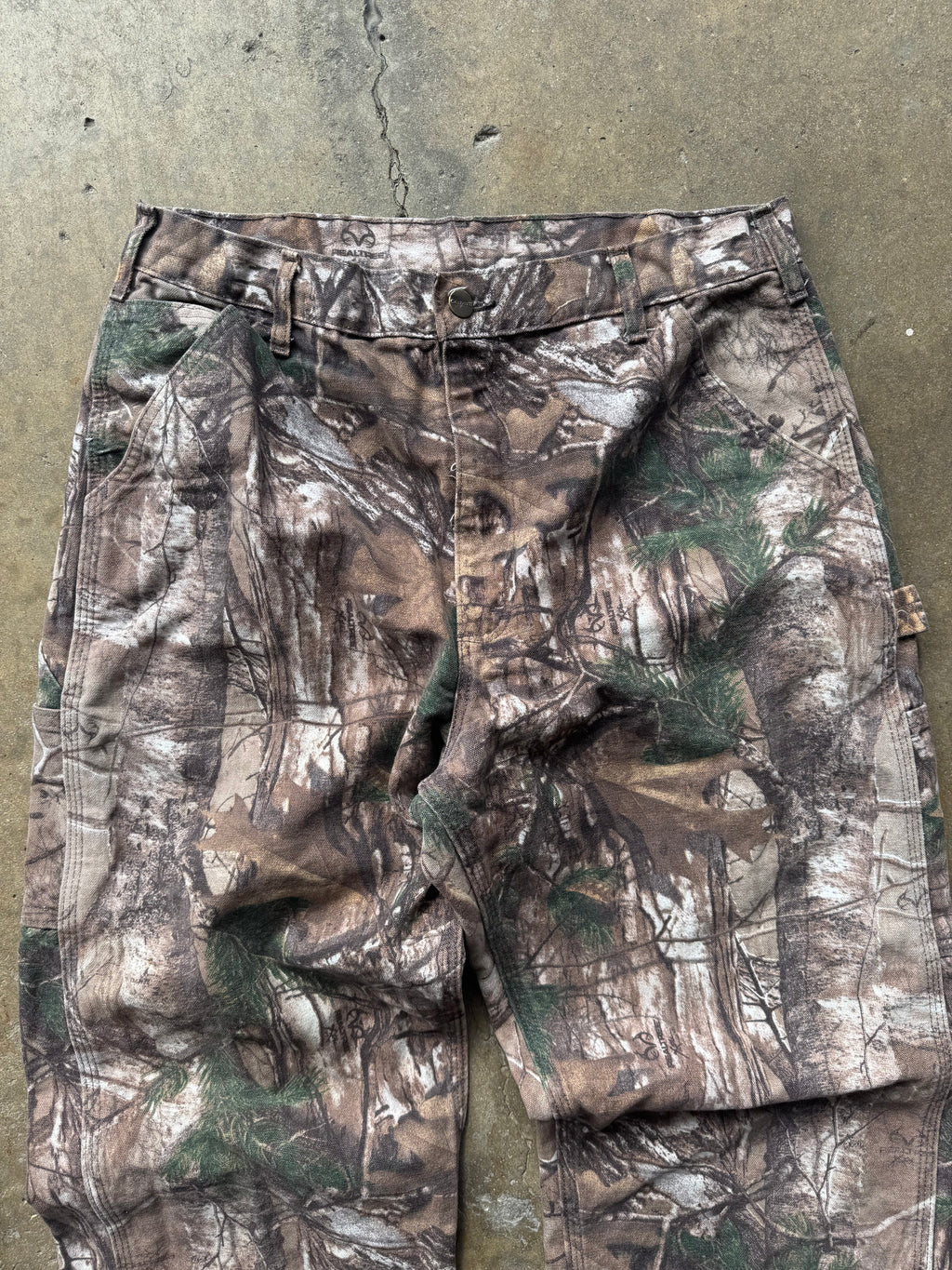 (34) 00s Camo Carhartt Carpenter Pants