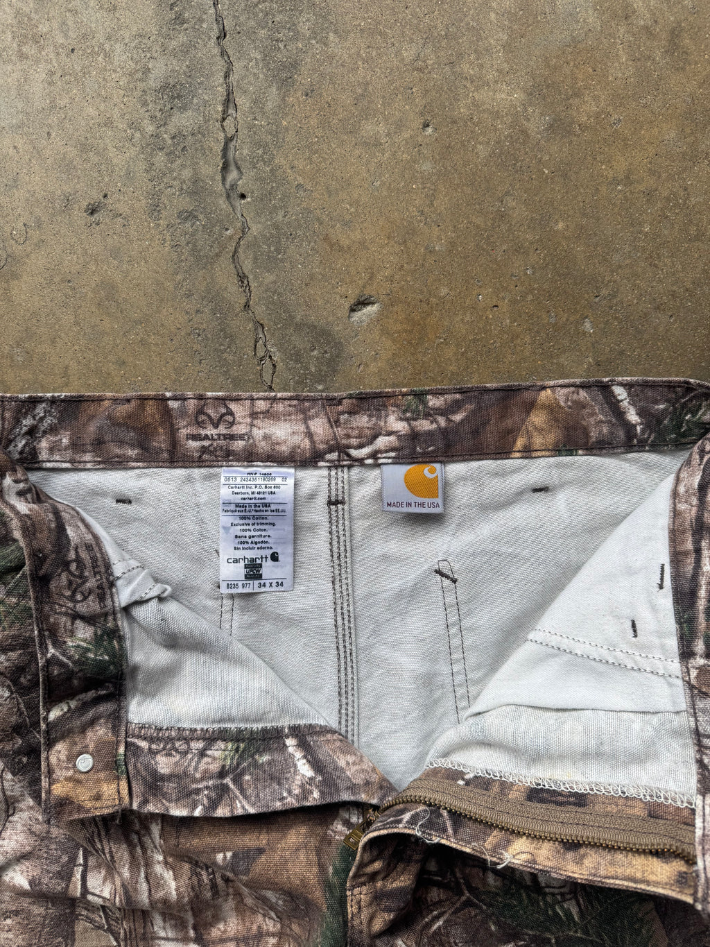 (34) 00s Camo Carhartt Carpenter Pants