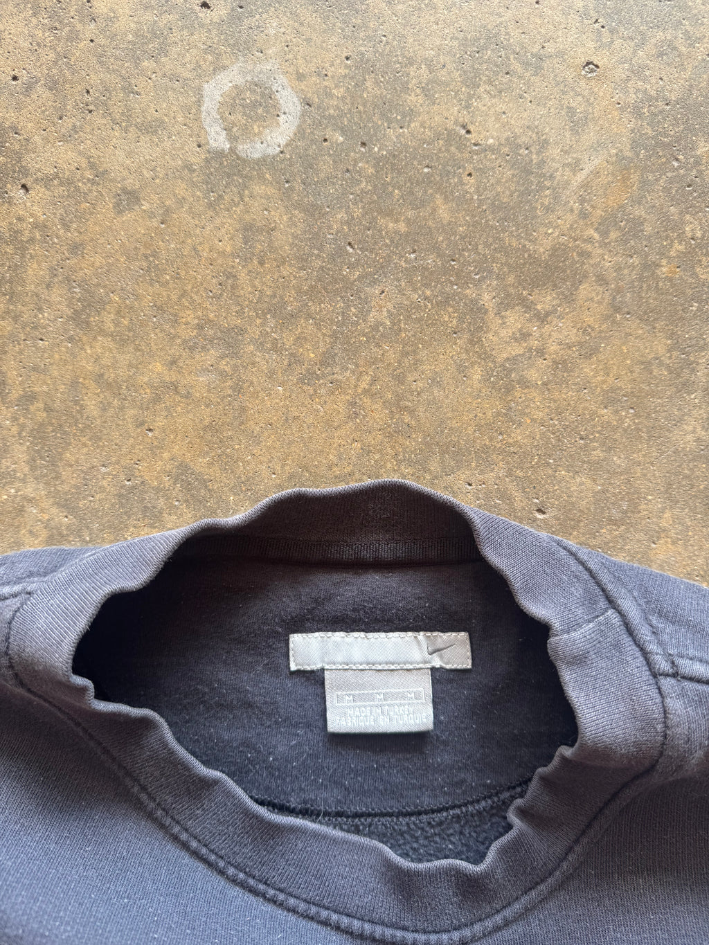 (L) 00s Black Nike Essential Logo Crewneck