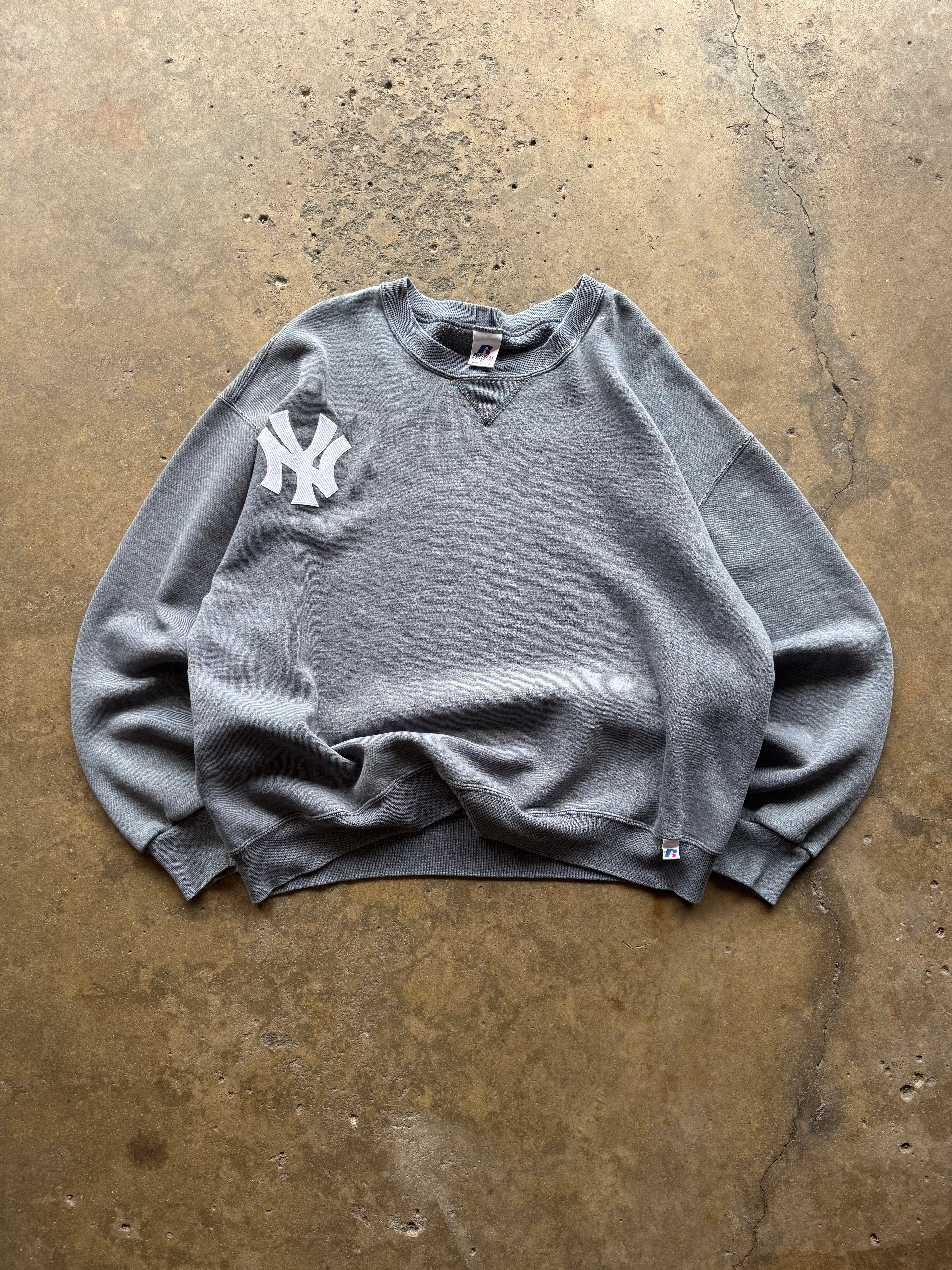 (XL) 00s New York Yankees Russell Athletic Crewneck
