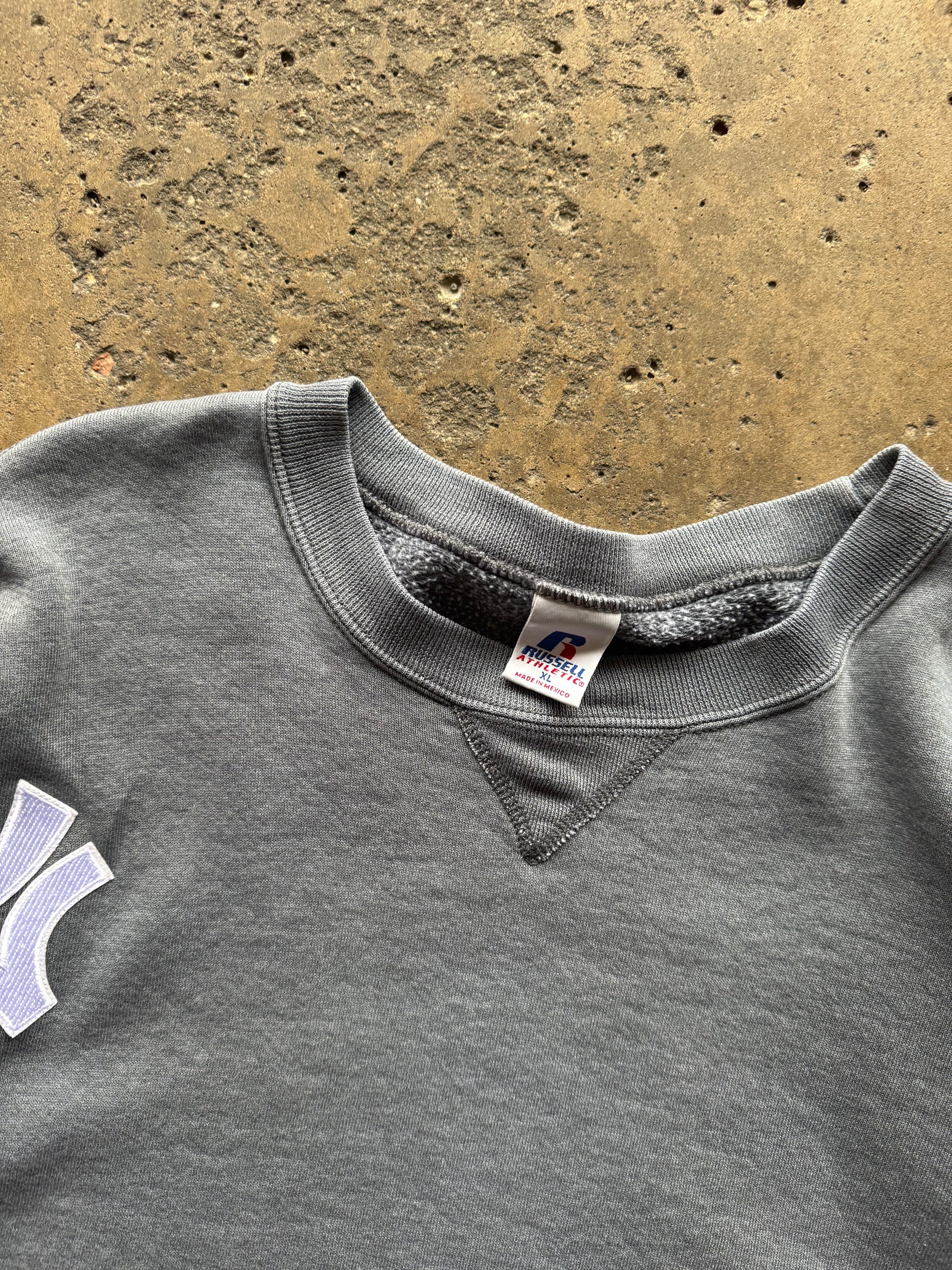 (XL) 00s New York Yankees Russell Athletic Crewneck