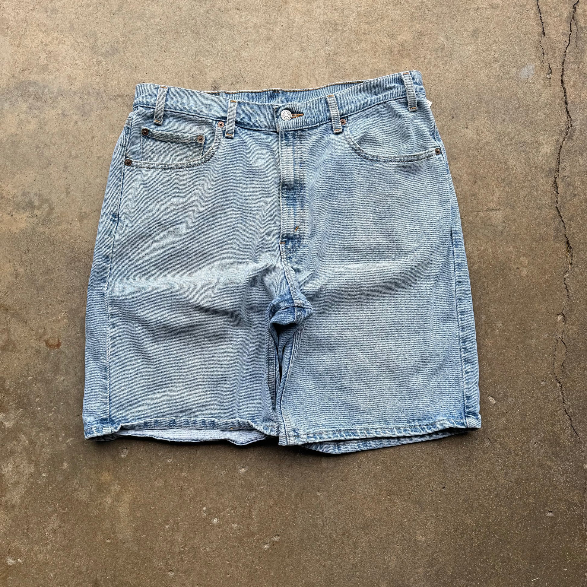(36') 00s Levi Faded Jorts