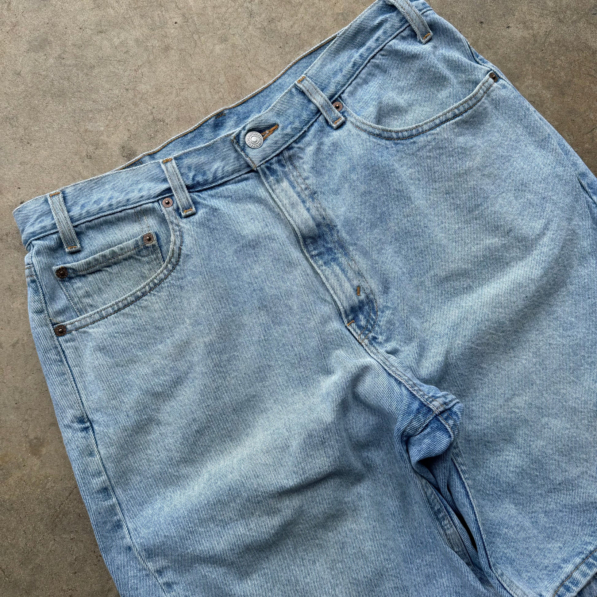 (36') 00s Levi Faded Jorts