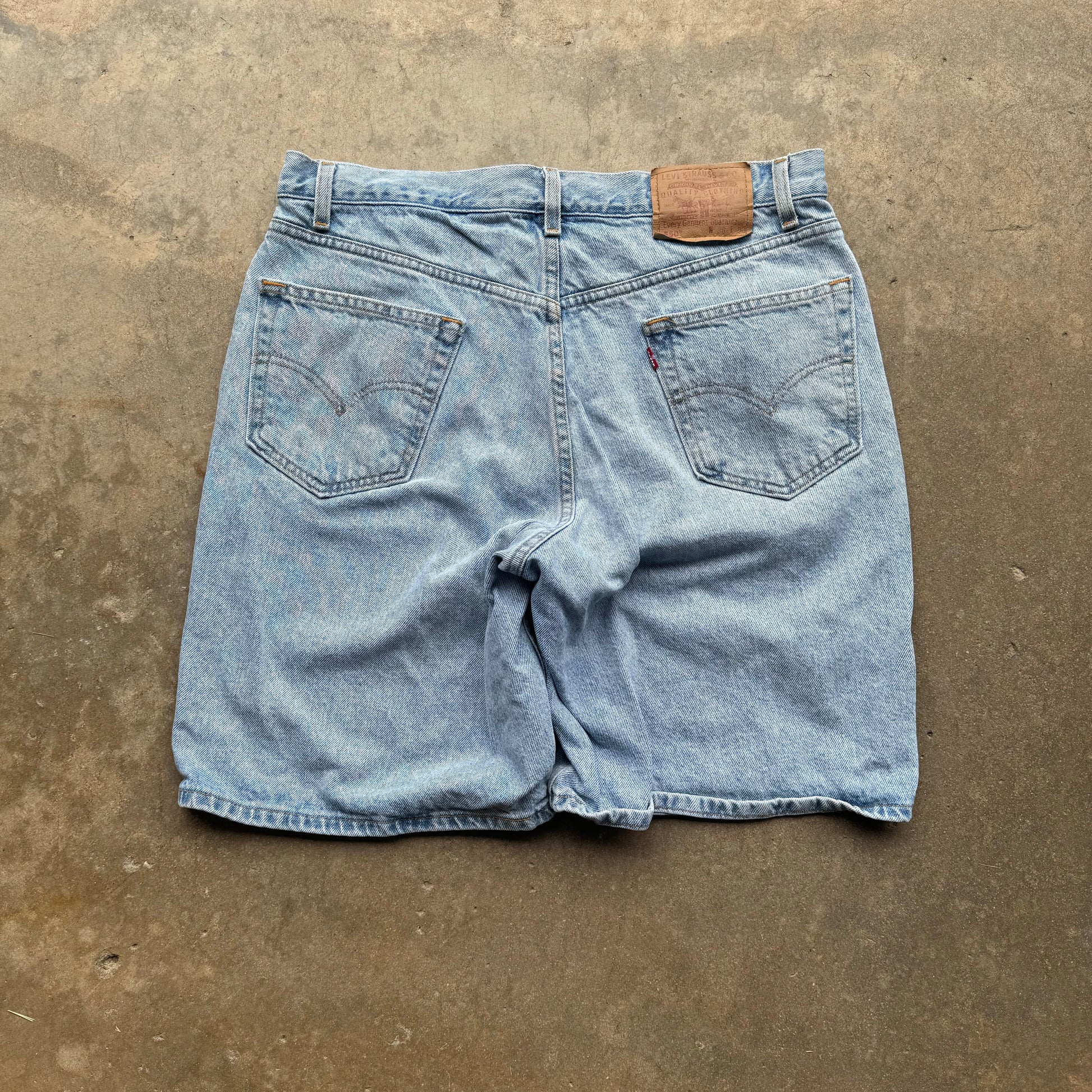 (36') 00s Levi Faded Jorts