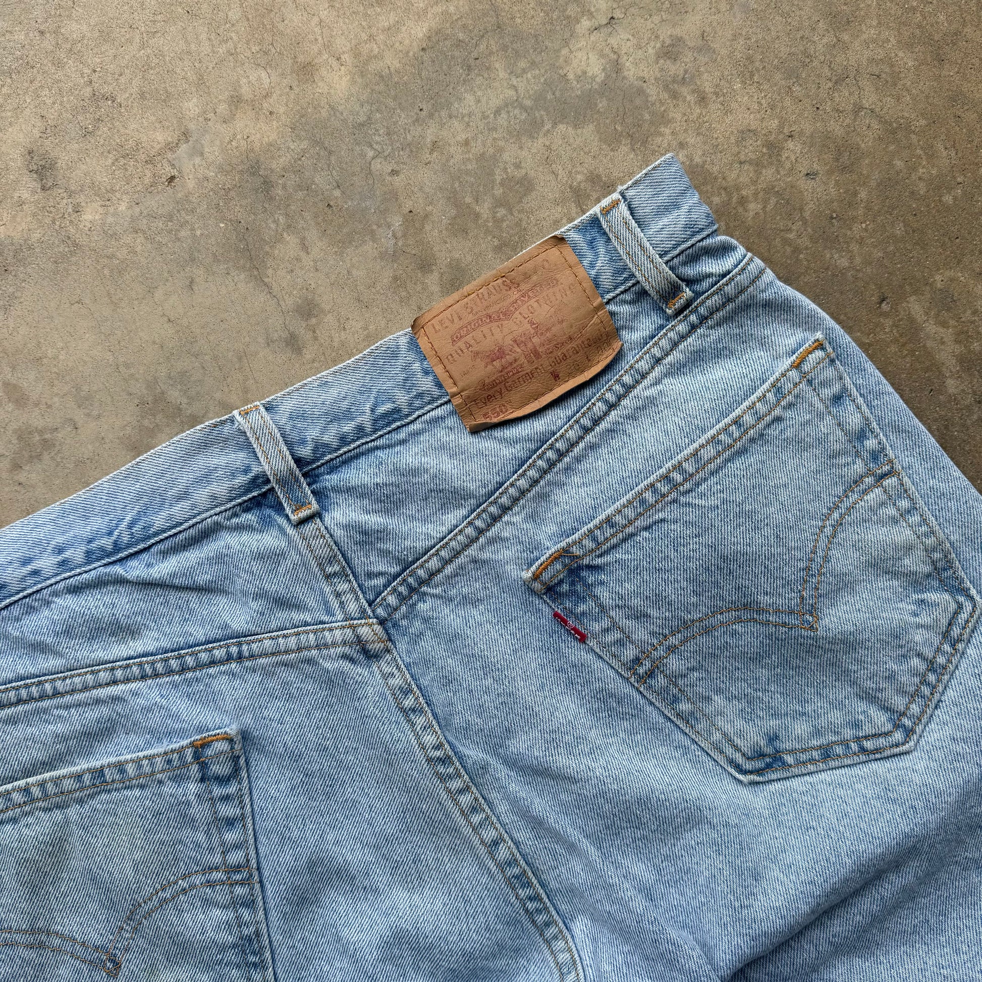 (36') 00s Levi Faded Jorts